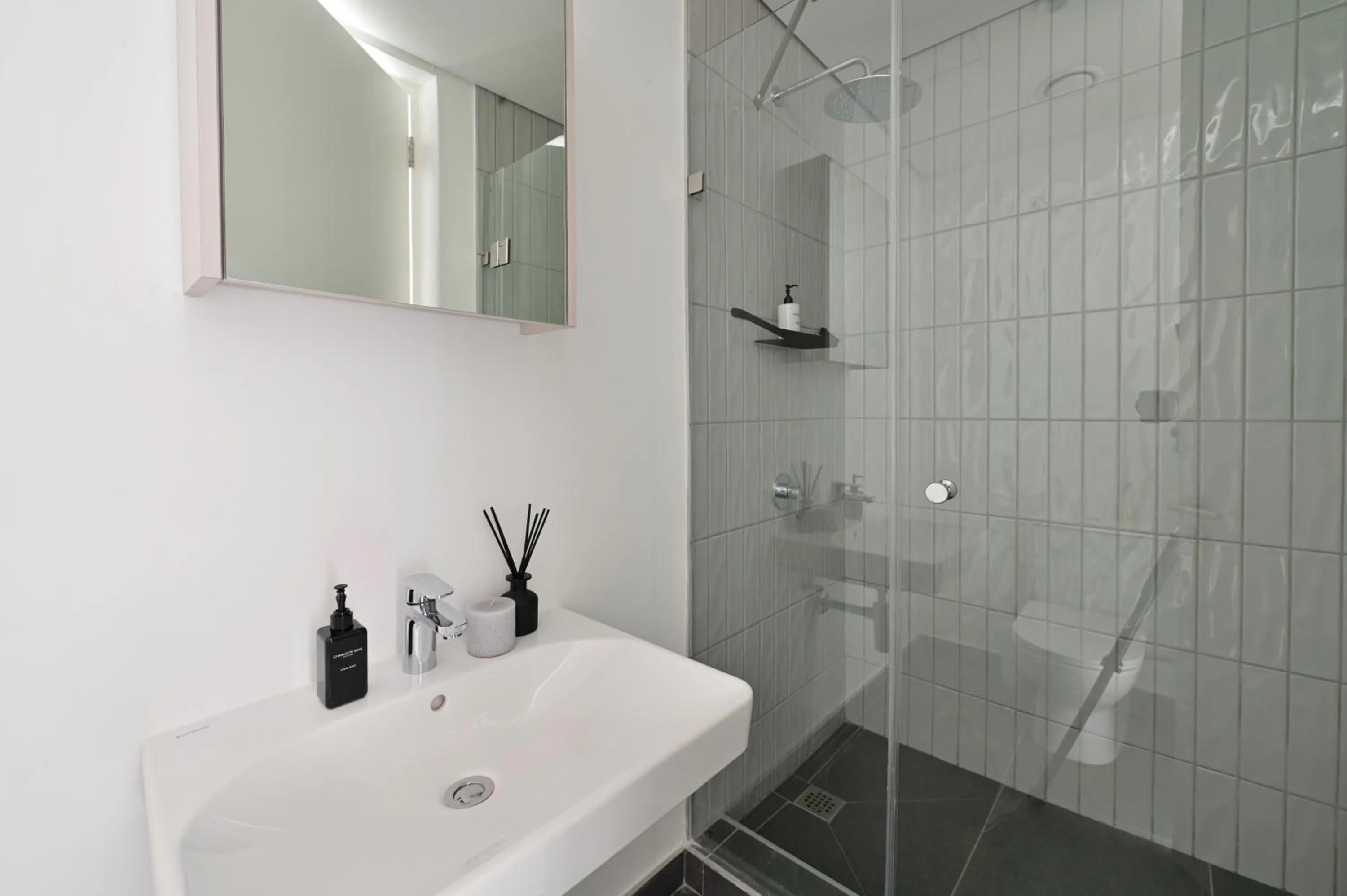 Shower in EIGHTY2 ON M - Fluent Serviced Apartments