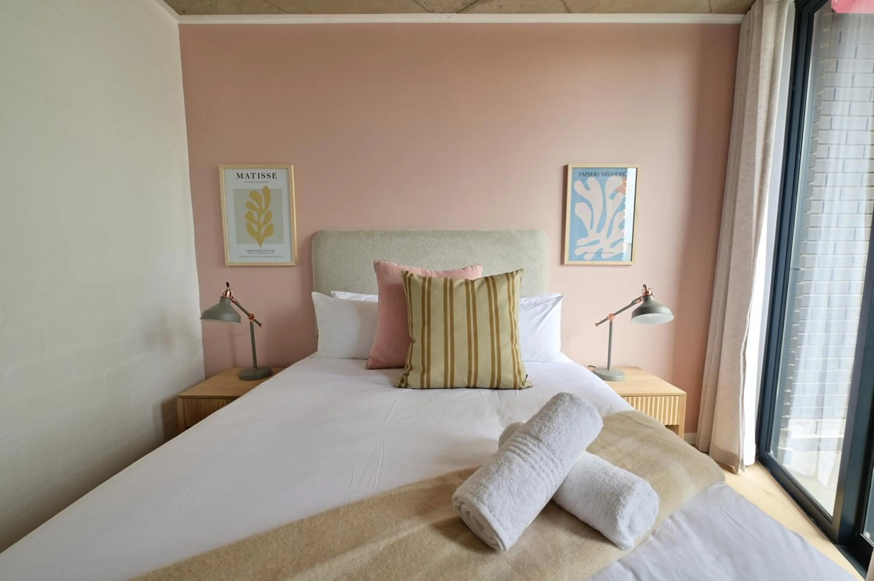 Bed in EIGHTY2 ON M - Fluent Serviced Apartments