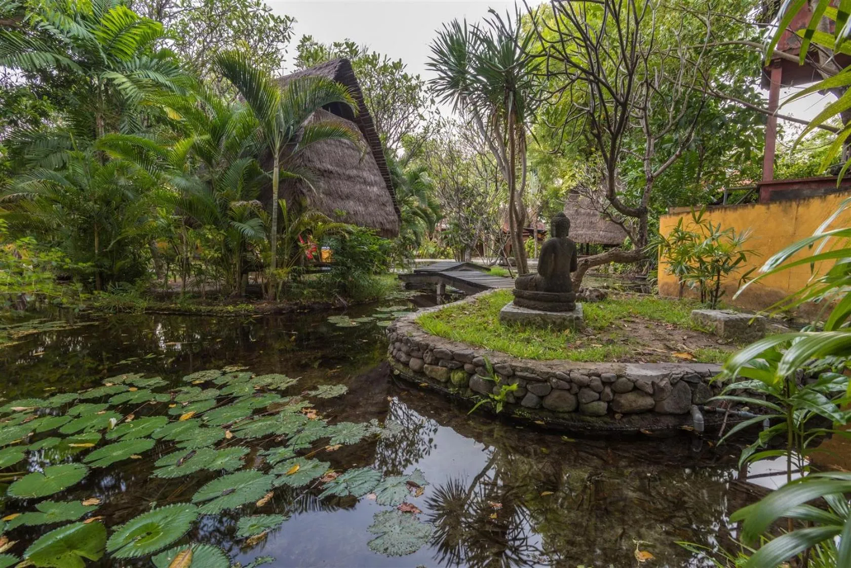 Garden in Hotel Pondok Sari Beach & SPA Resort