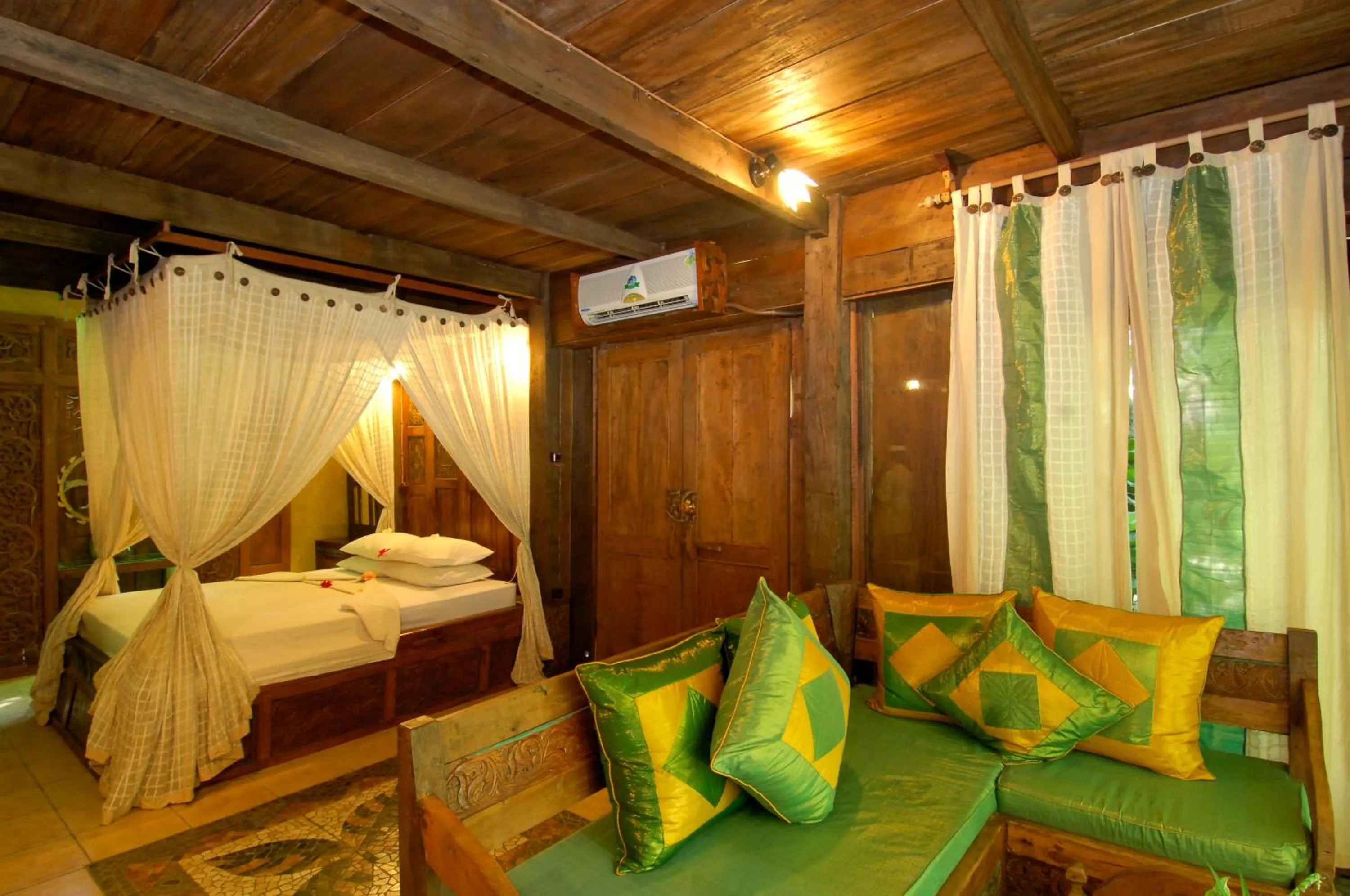 Bedroom, Bed in Hotel Pondok Sari Beach & SPA Resort