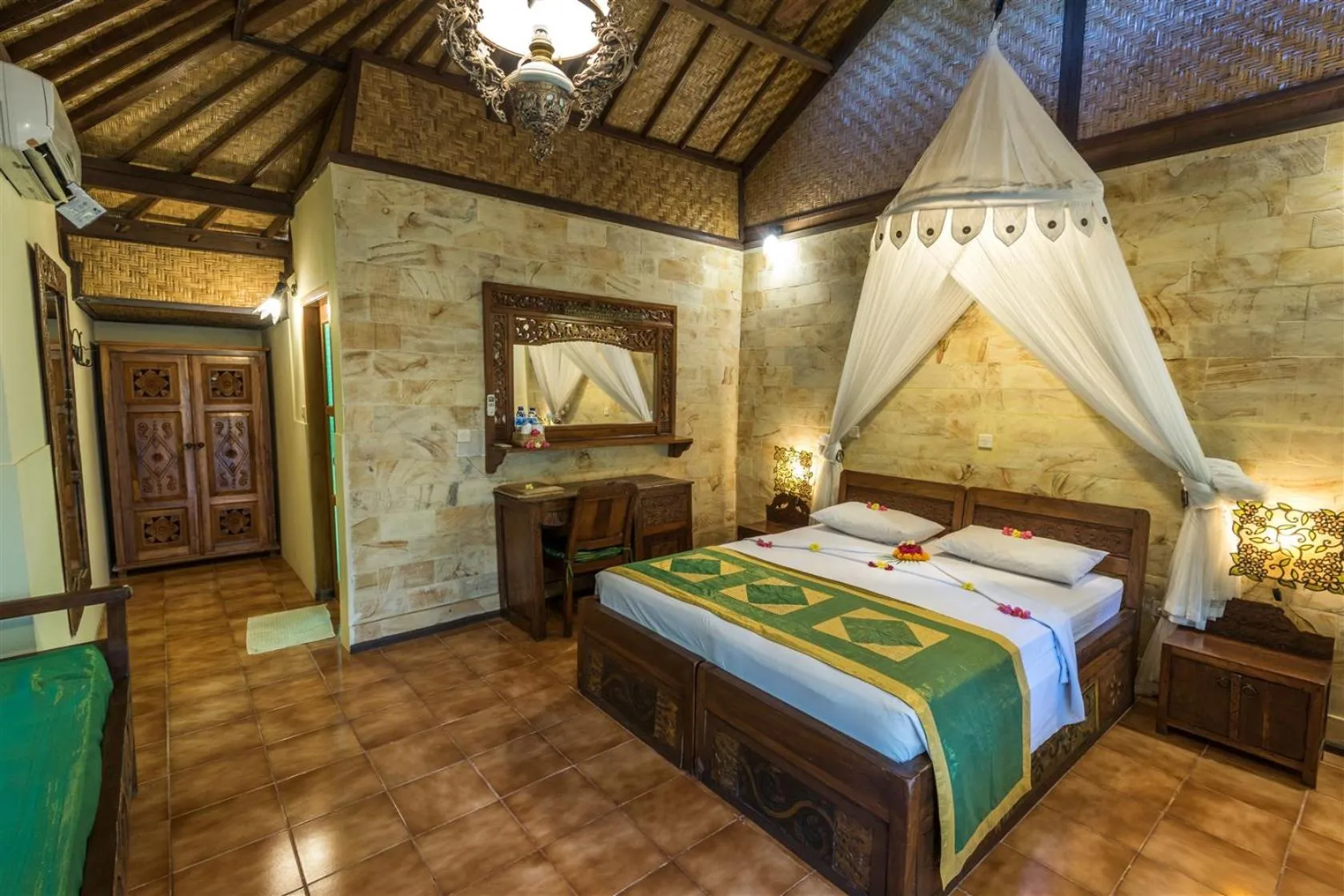 Living room, Bed in Hotel Pondok Sari Beach & SPA Resort