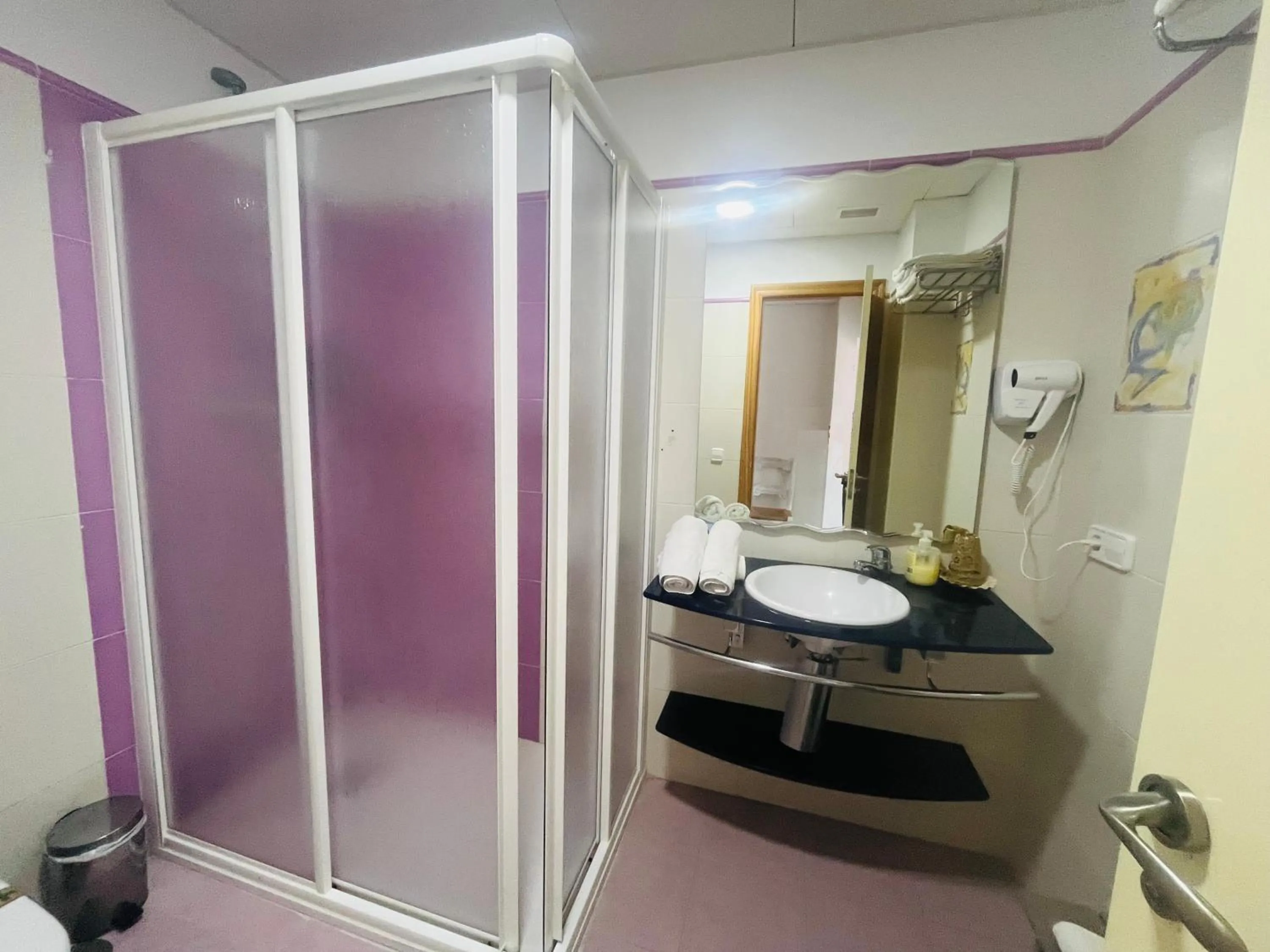 Shower in HOTEL MUSEO Lucainena