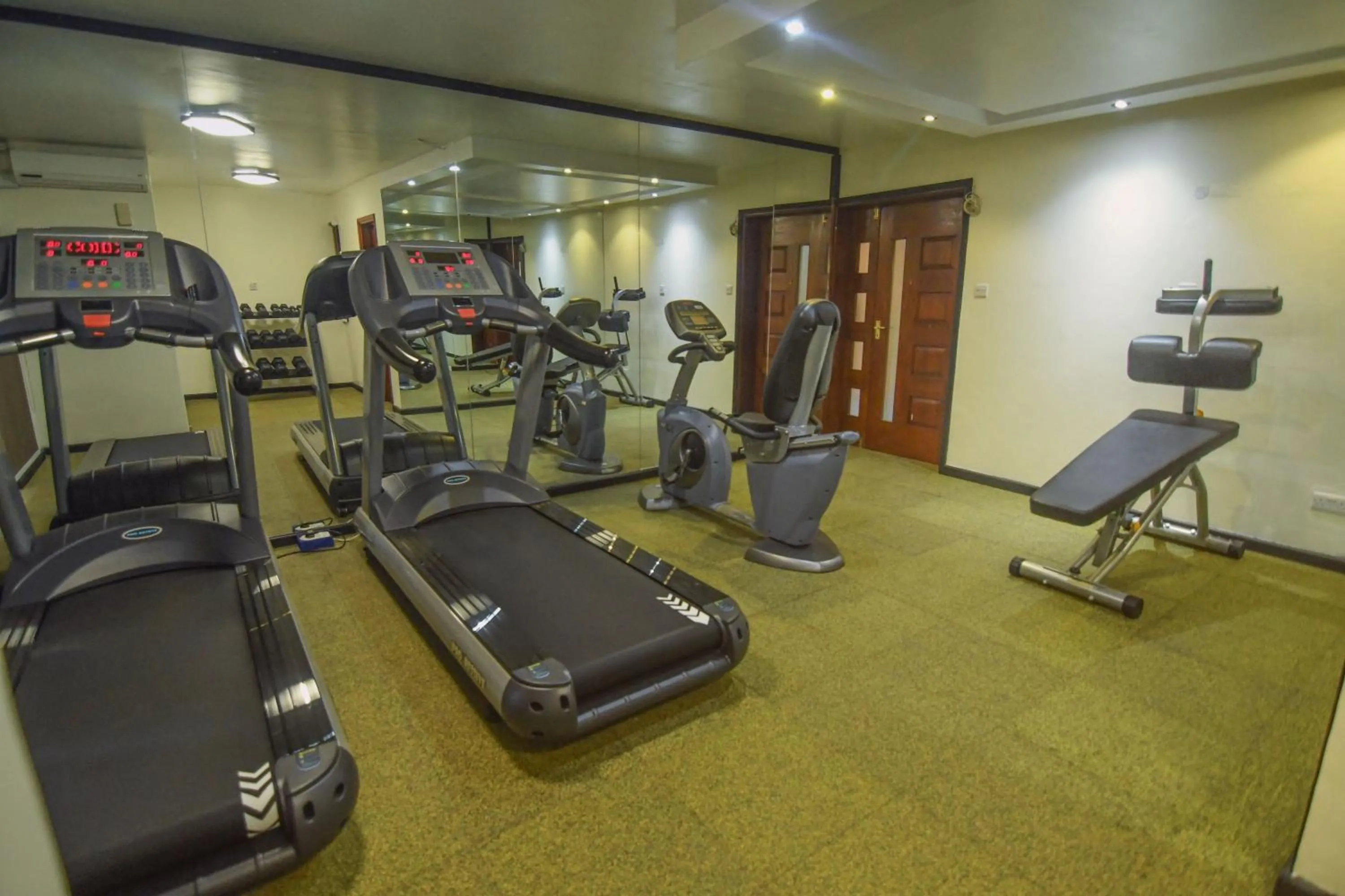 Fitness centre/facilities in Bidwood Suite Hotel