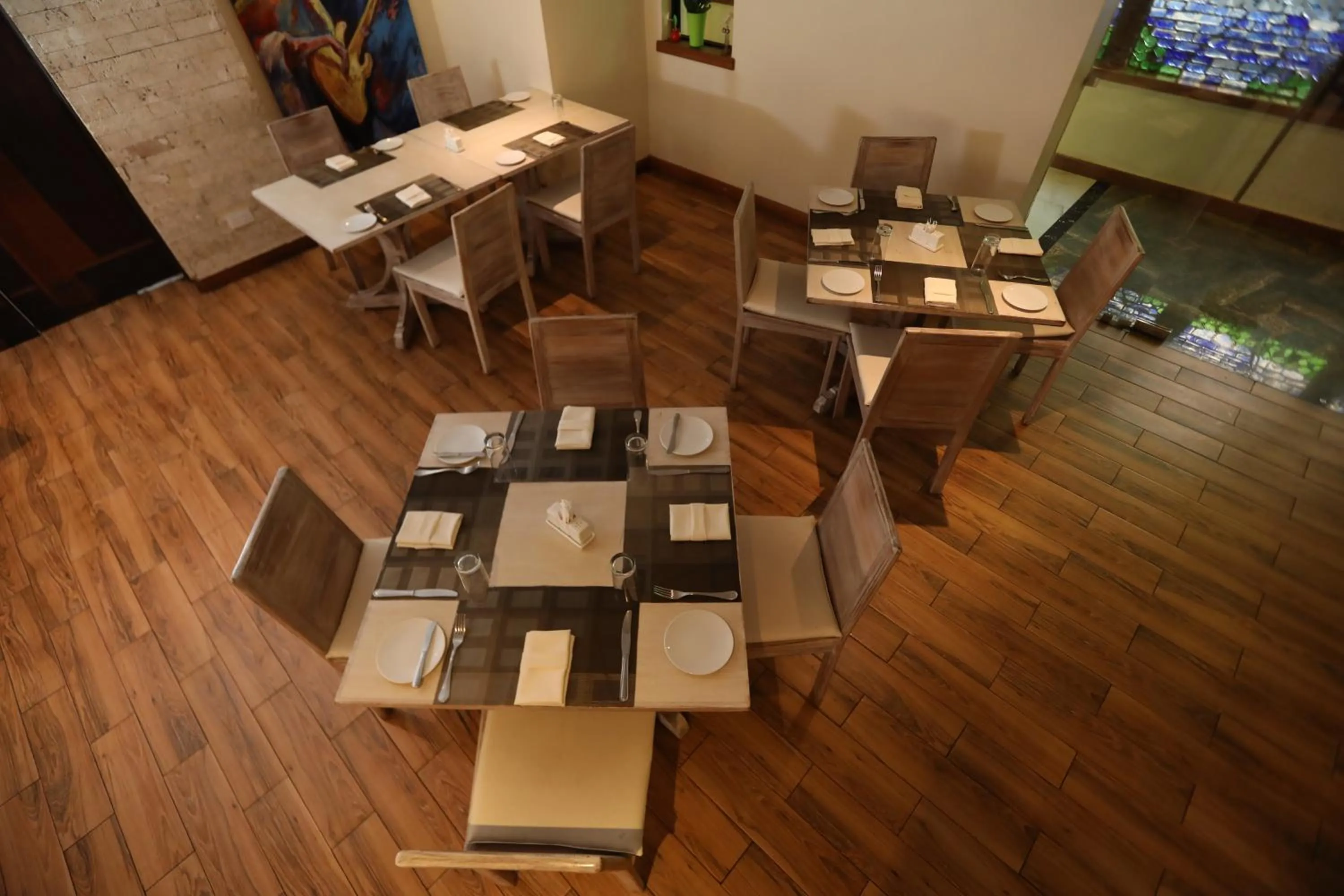 Restaurant/places to eat in Bidwood Suite Hotel