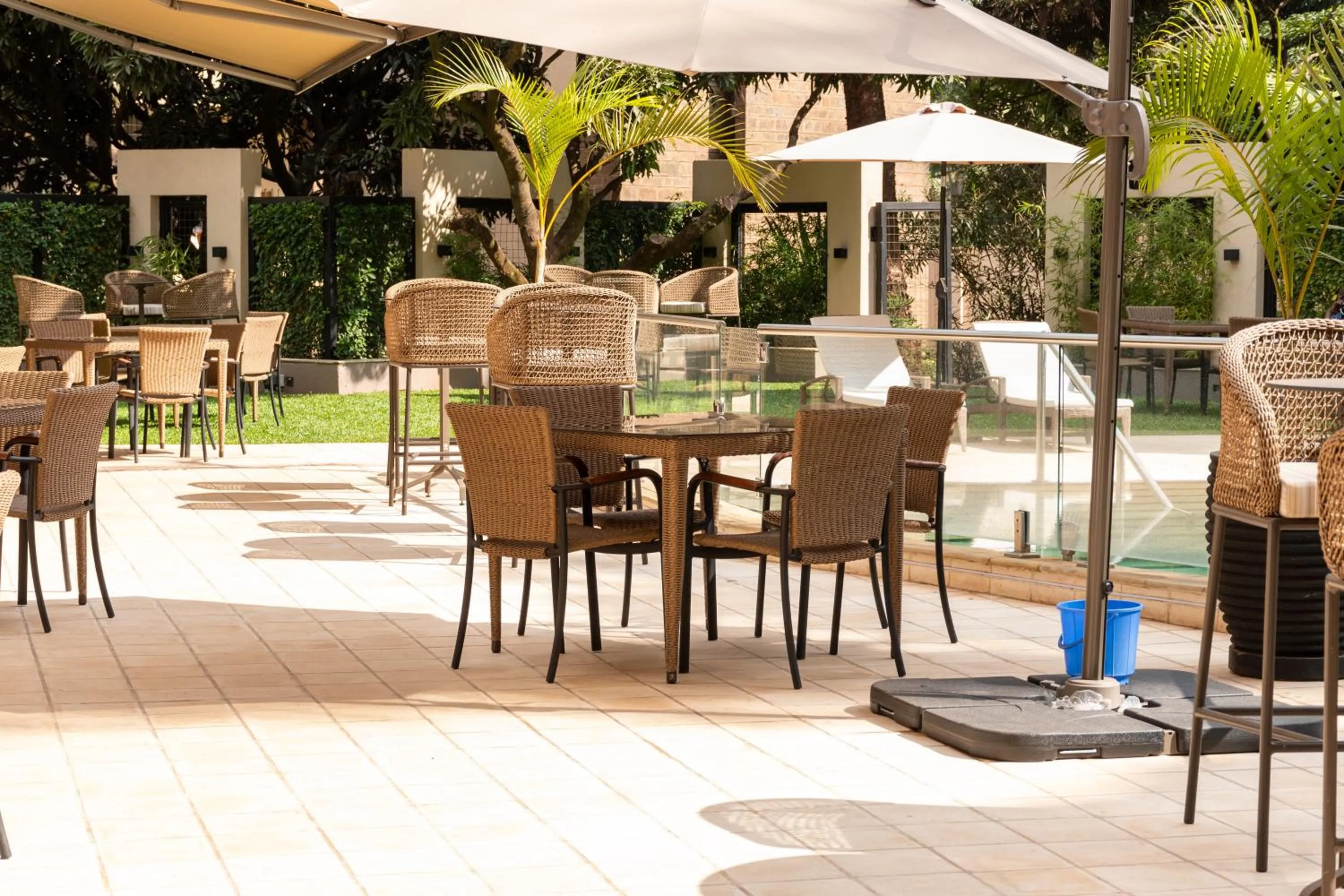 Restaurant/places to eat in Bidwood Suite Hotel