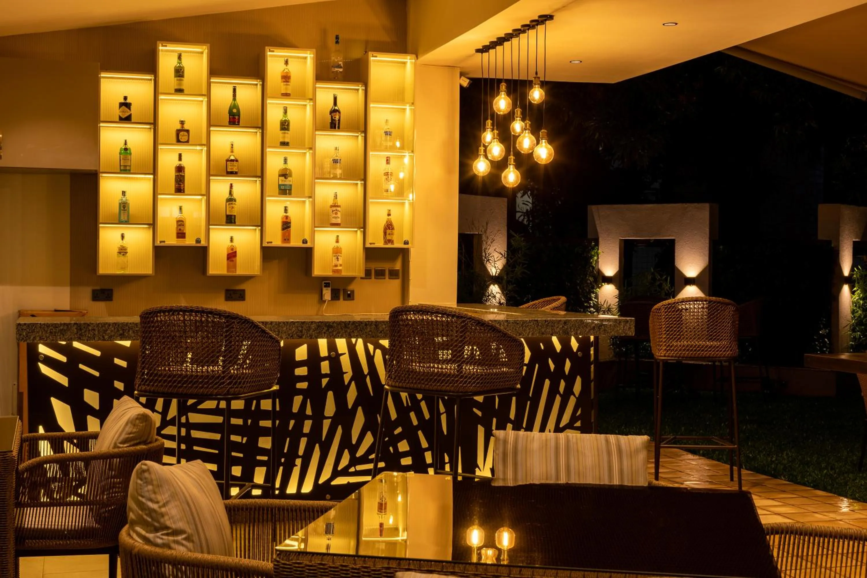 Restaurant/places to eat in Bidwood Suite Hotel