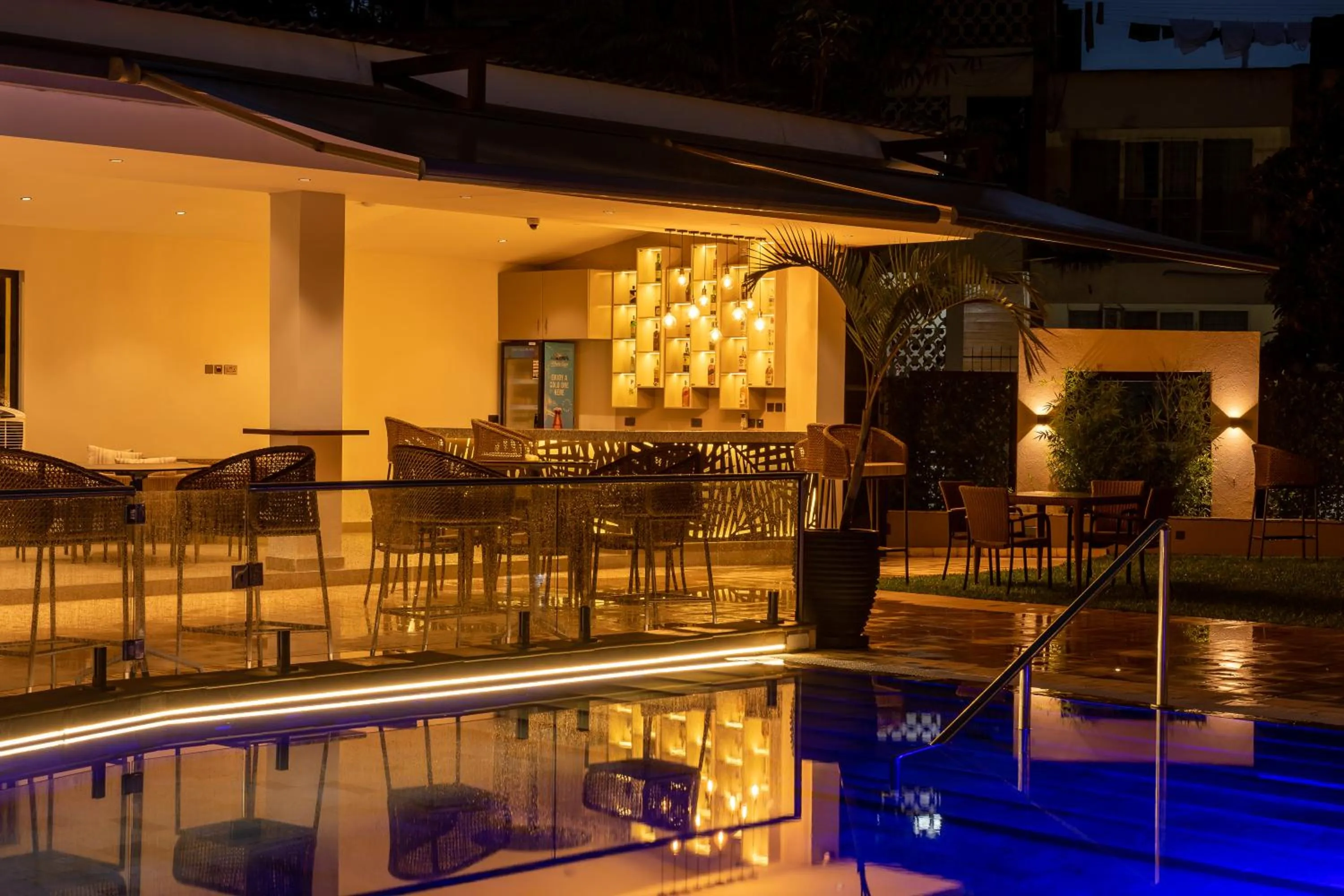 Restaurant/places to eat in Bidwood Suite Hotel