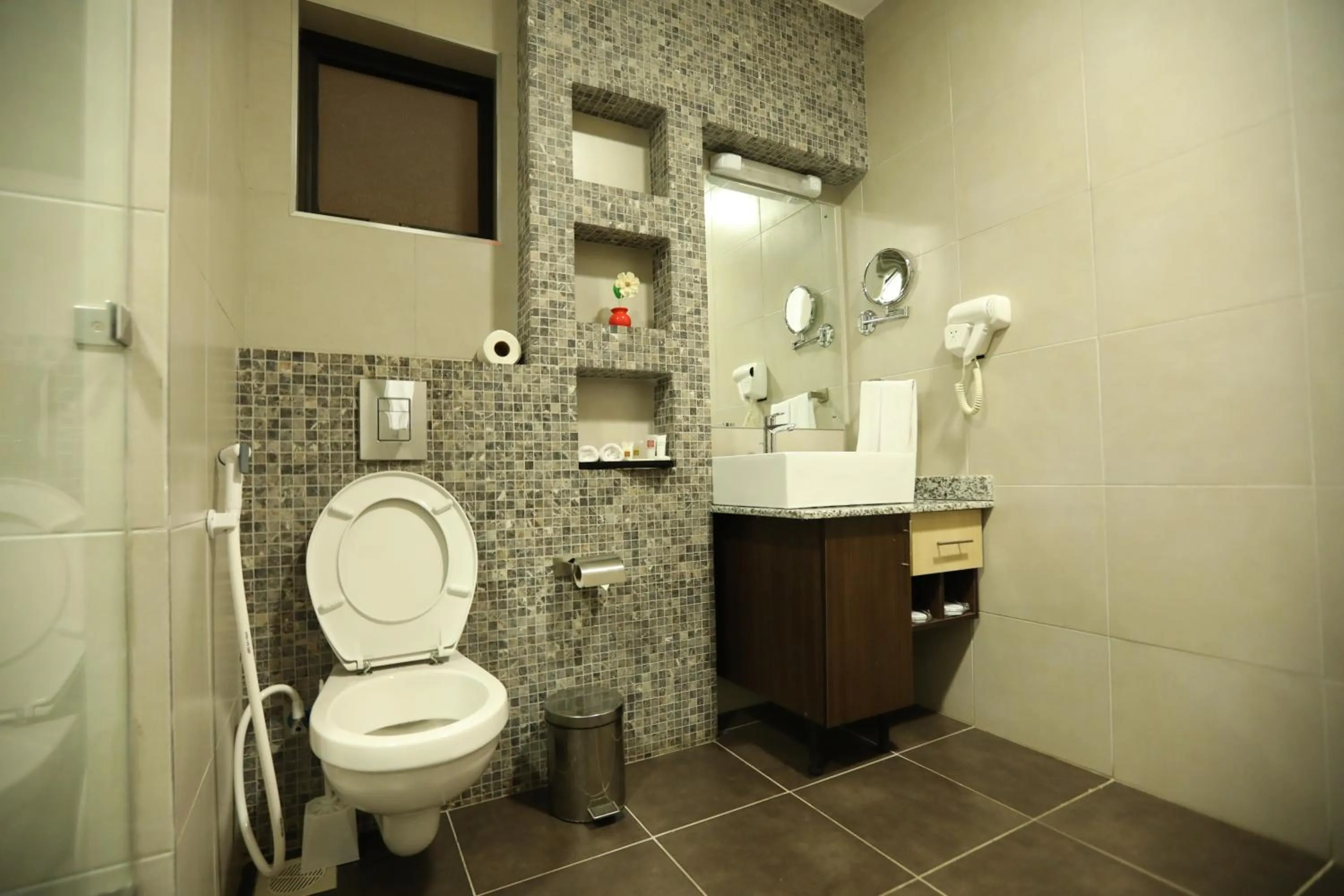 Toilet in Bidwood Suite Hotel