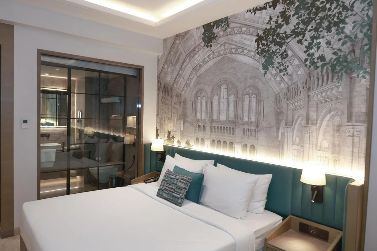 Photo of the whole room, Bed in Akino Luxury