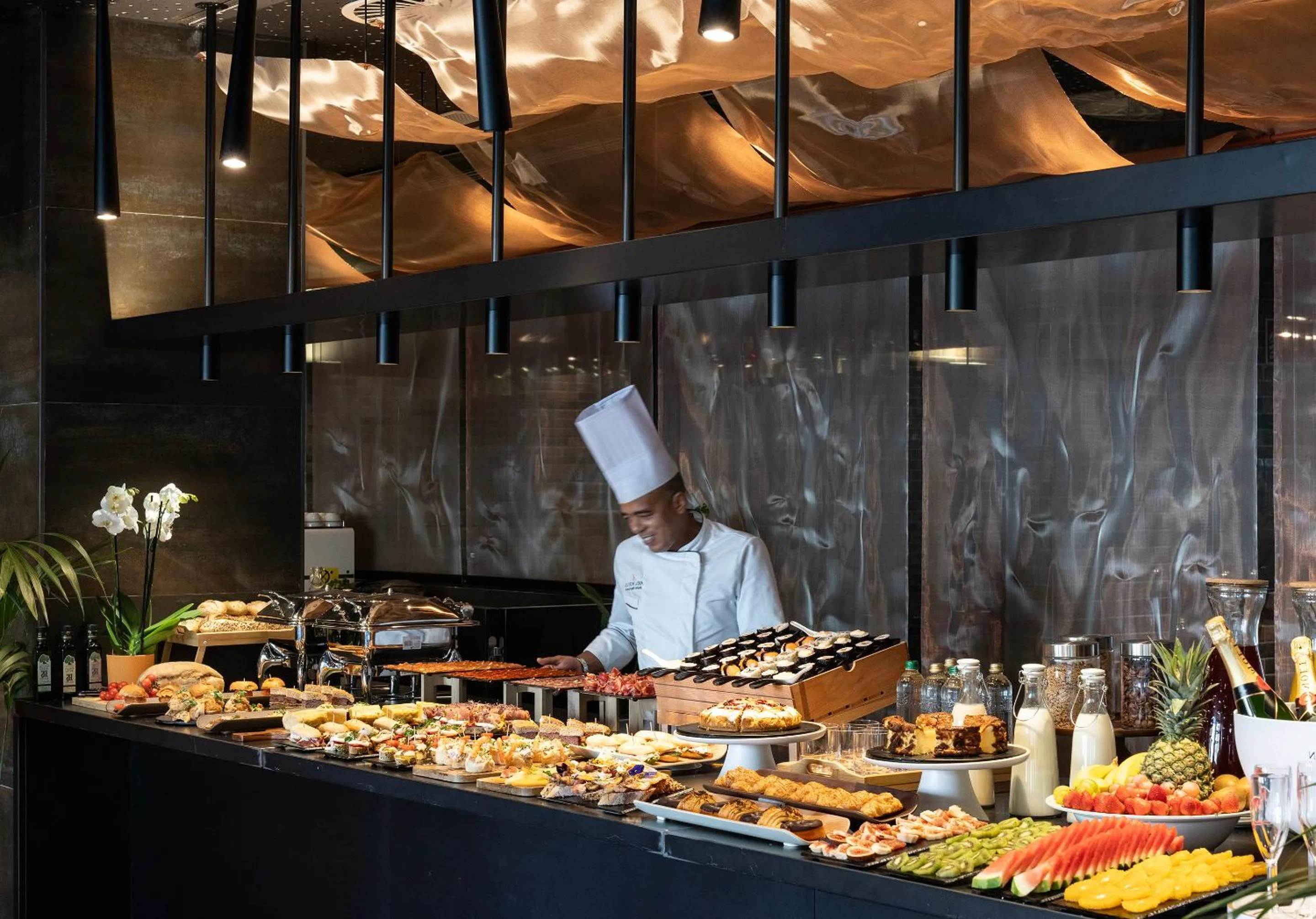 Food and drinks in Axel Hotel Bilbao - Adults Only