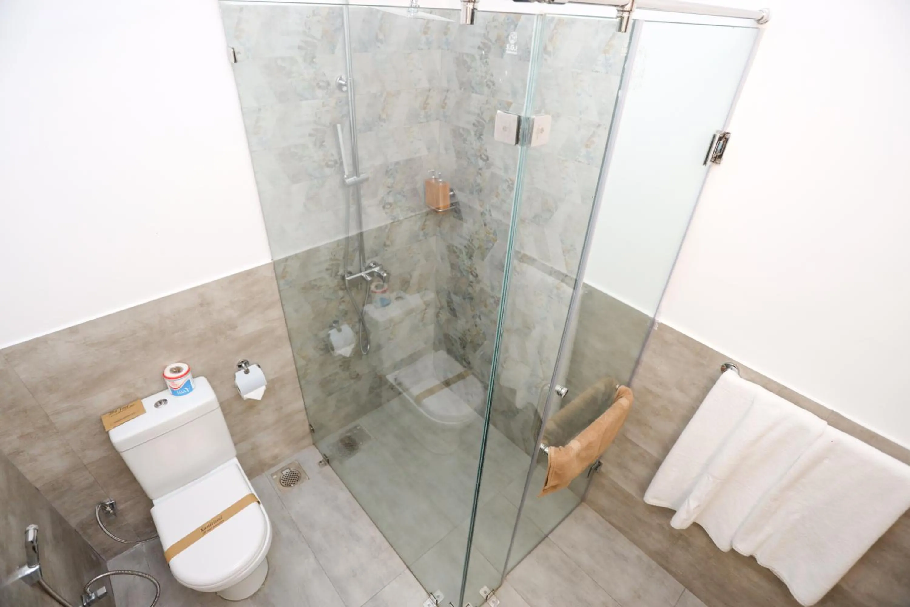 Shower in The Feel Luxury Boutique Hotel Ella