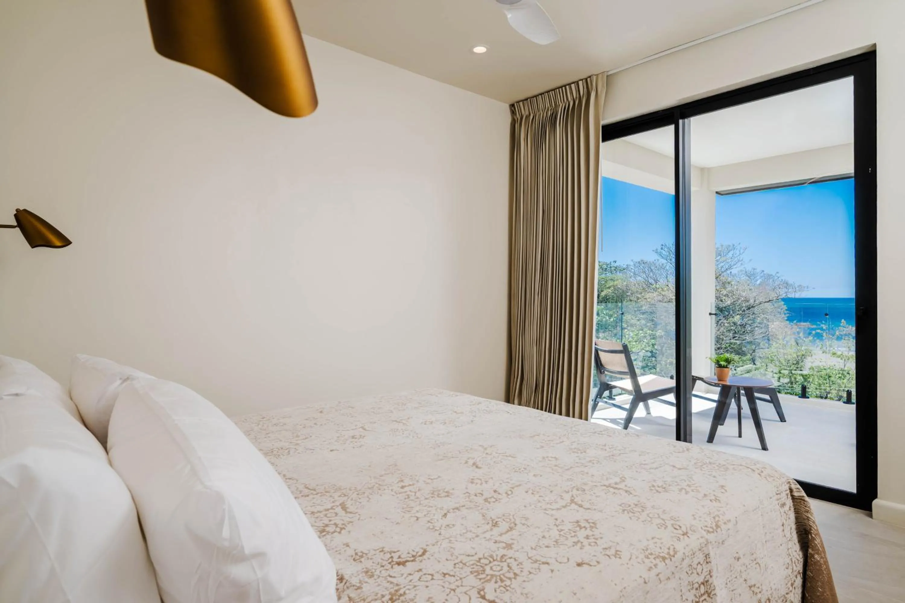 Photo of the whole room, Bed in Iguana Surf Camp