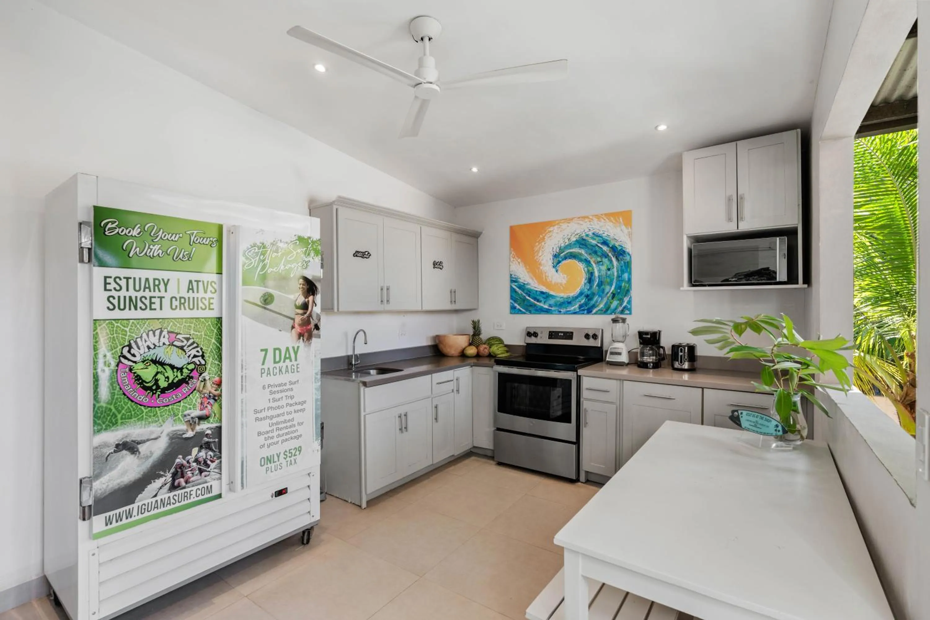 Kitchen or kitchenette in Iguana Surf Camp