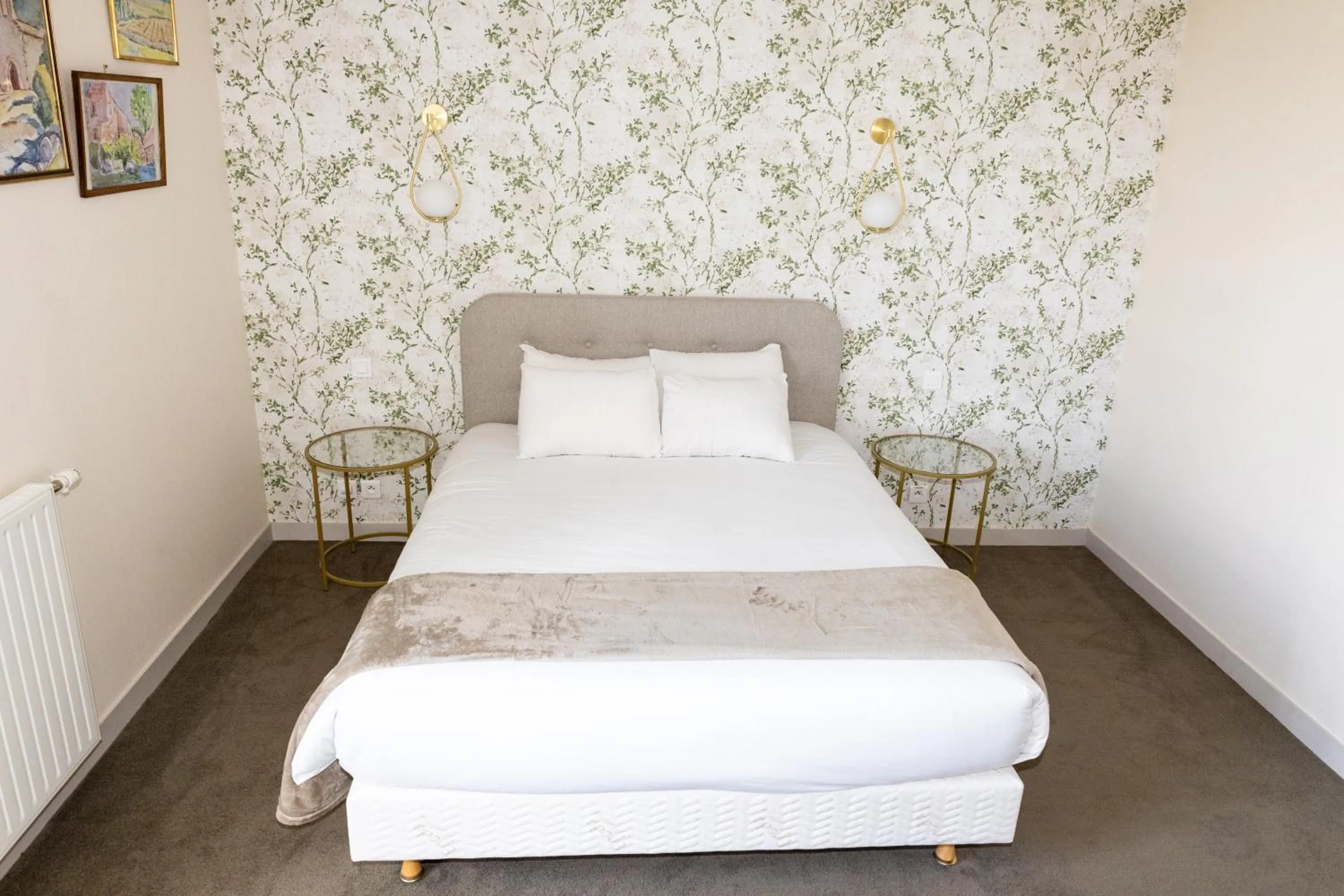 Bed in Auberge le Prieuré des Gourmands