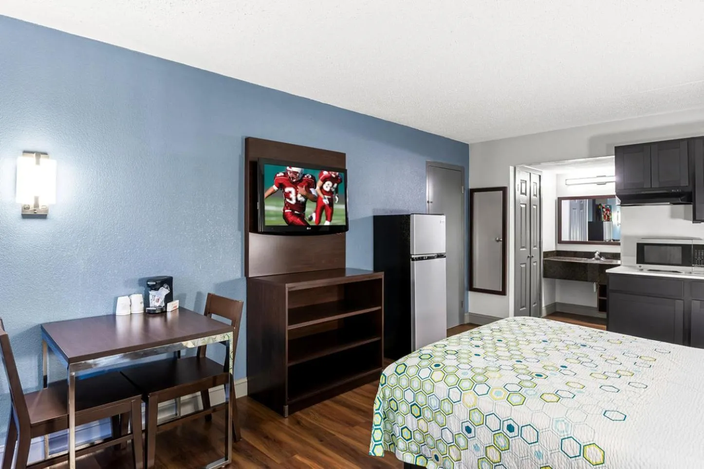 Photo of the whole room, Bed in HomeTowne Studios by Red Roof Richmond - Airport Sandston