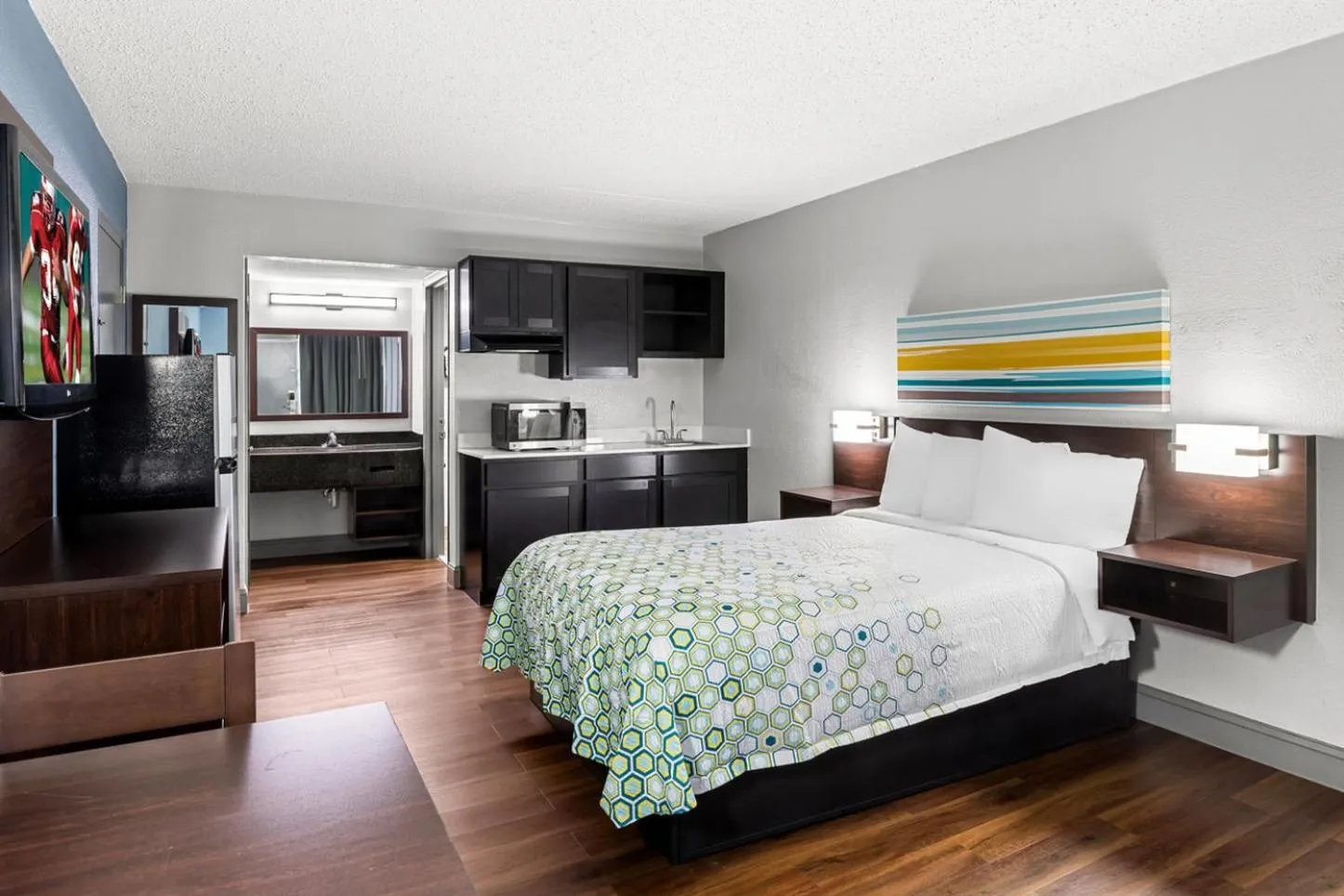 Photo of the whole room, Bed in HomeTowne Studios by Red Roof Richmond - Airport Sandston