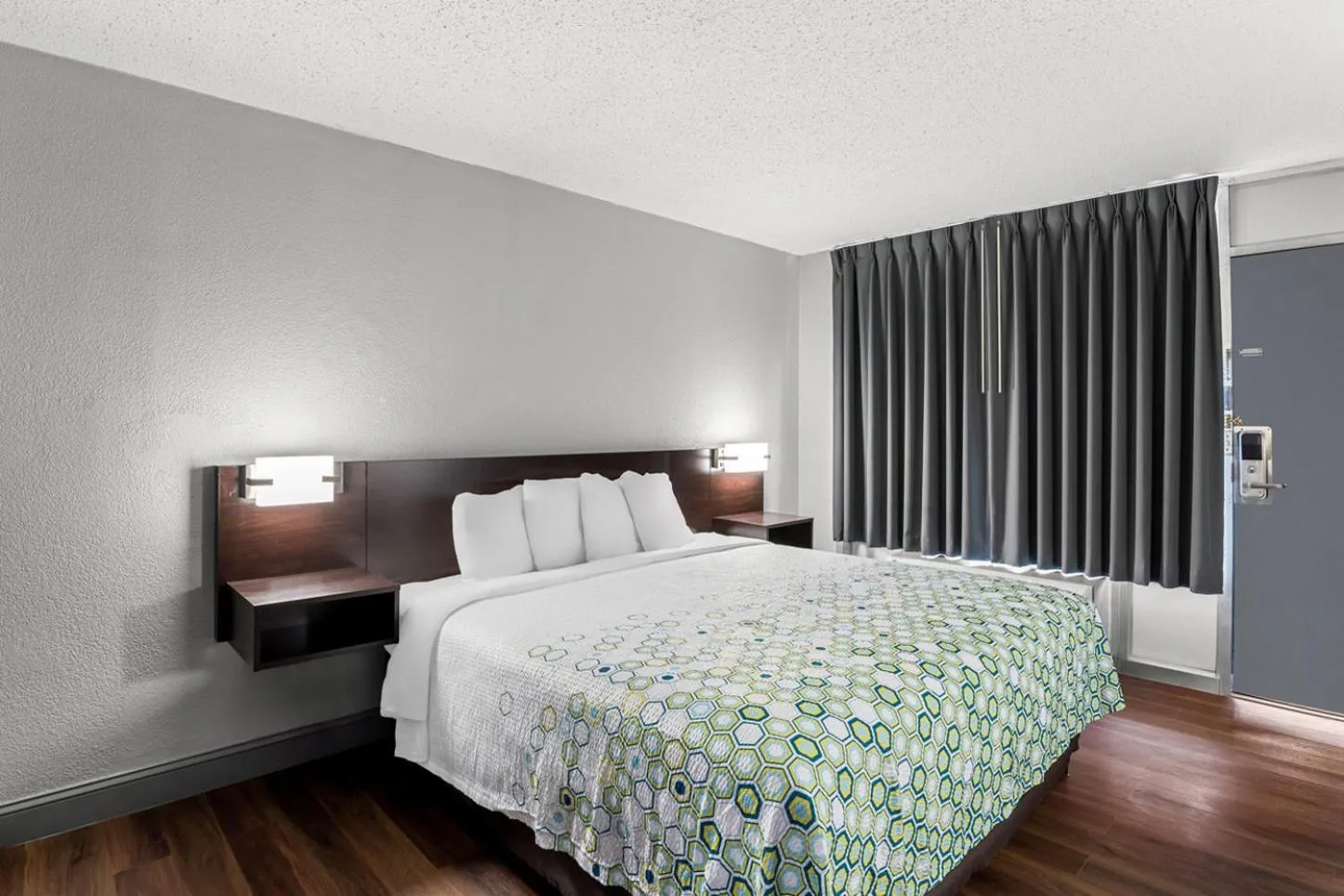 Photo of the whole room, Bed in HomeTowne Studios by Red Roof Richmond - Airport Sandston