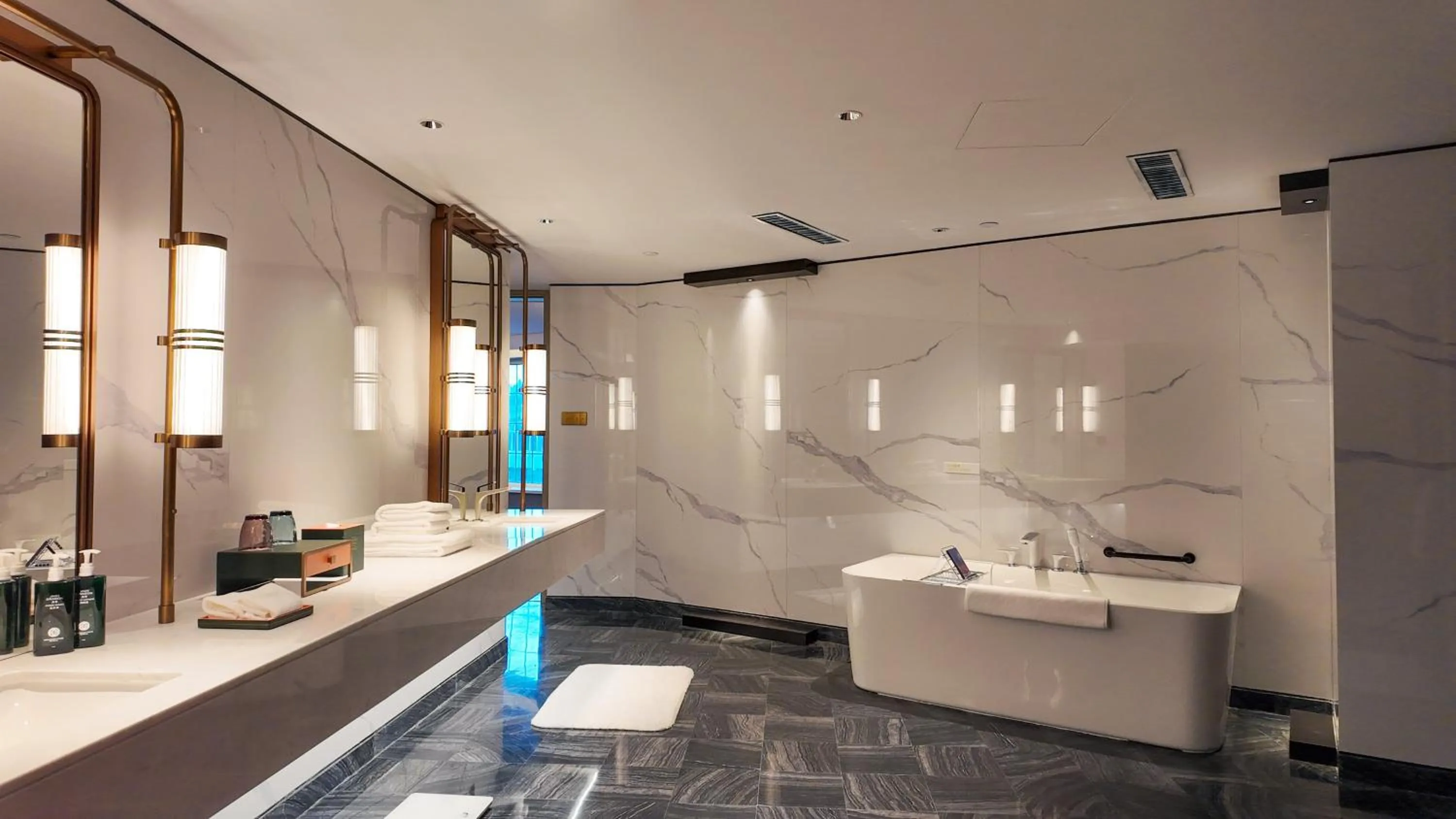 Bedroom in Hotel Indigo Harbin Central Avenue by IHG