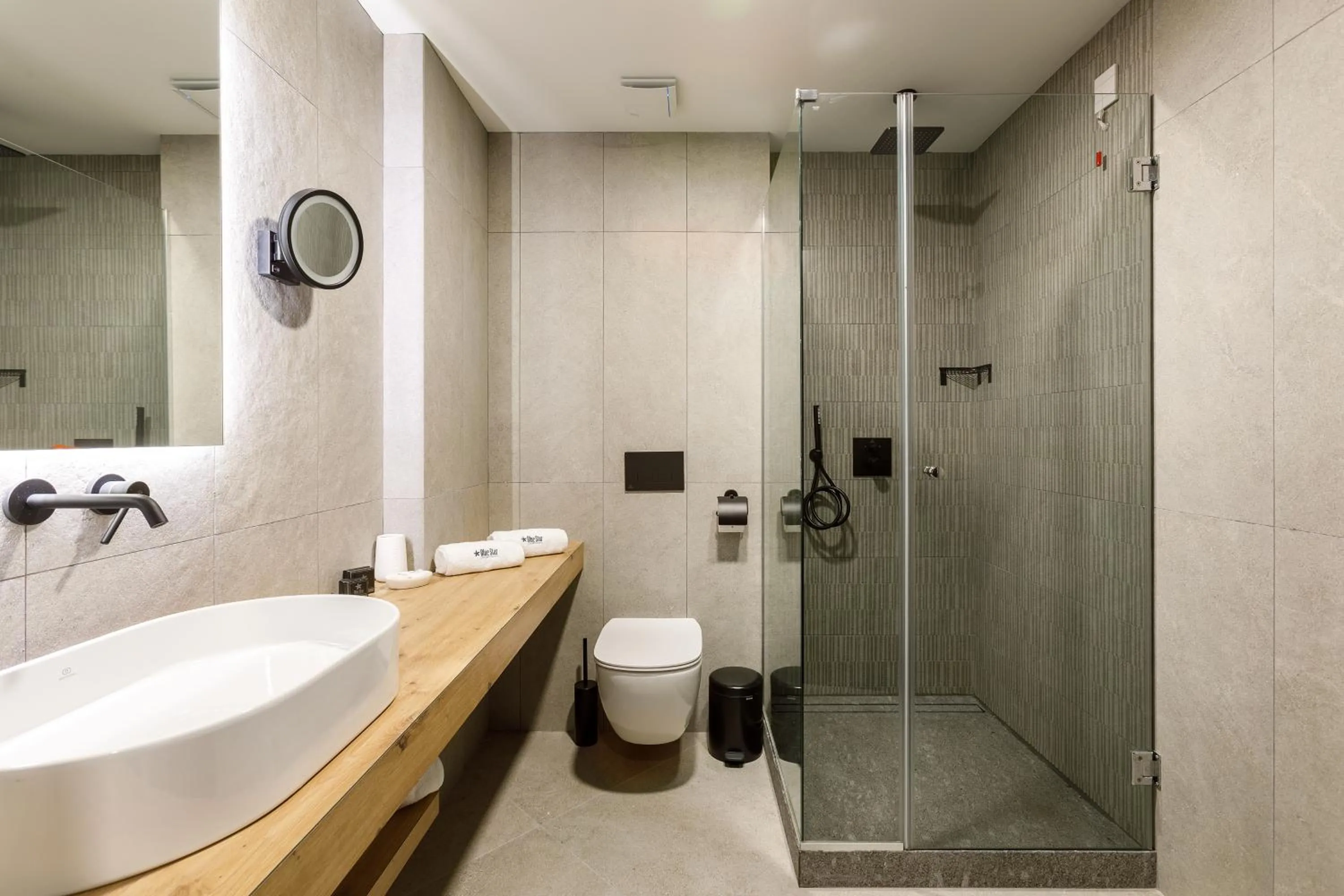 Toilet in Blue Star Luxury Hotel