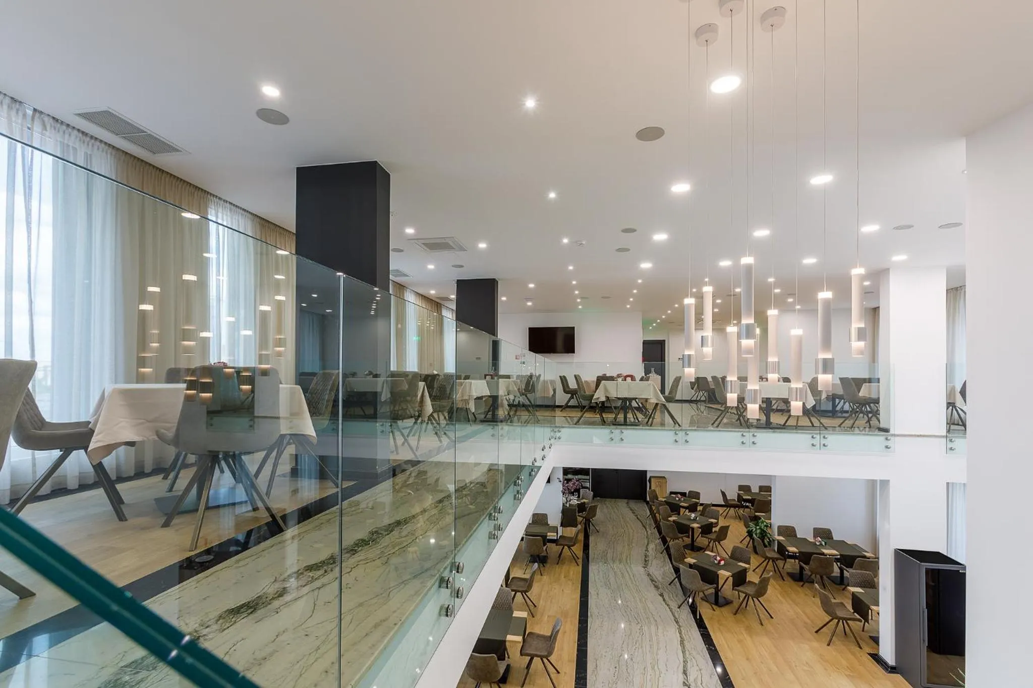 Restaurant/places to eat in Blue Star Luxury Hotel