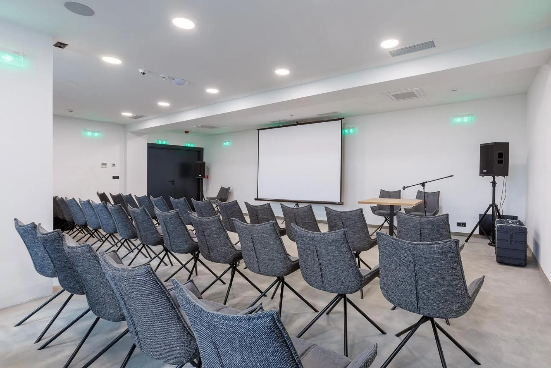 TV and multimedia in Blue Star Luxury Hotel