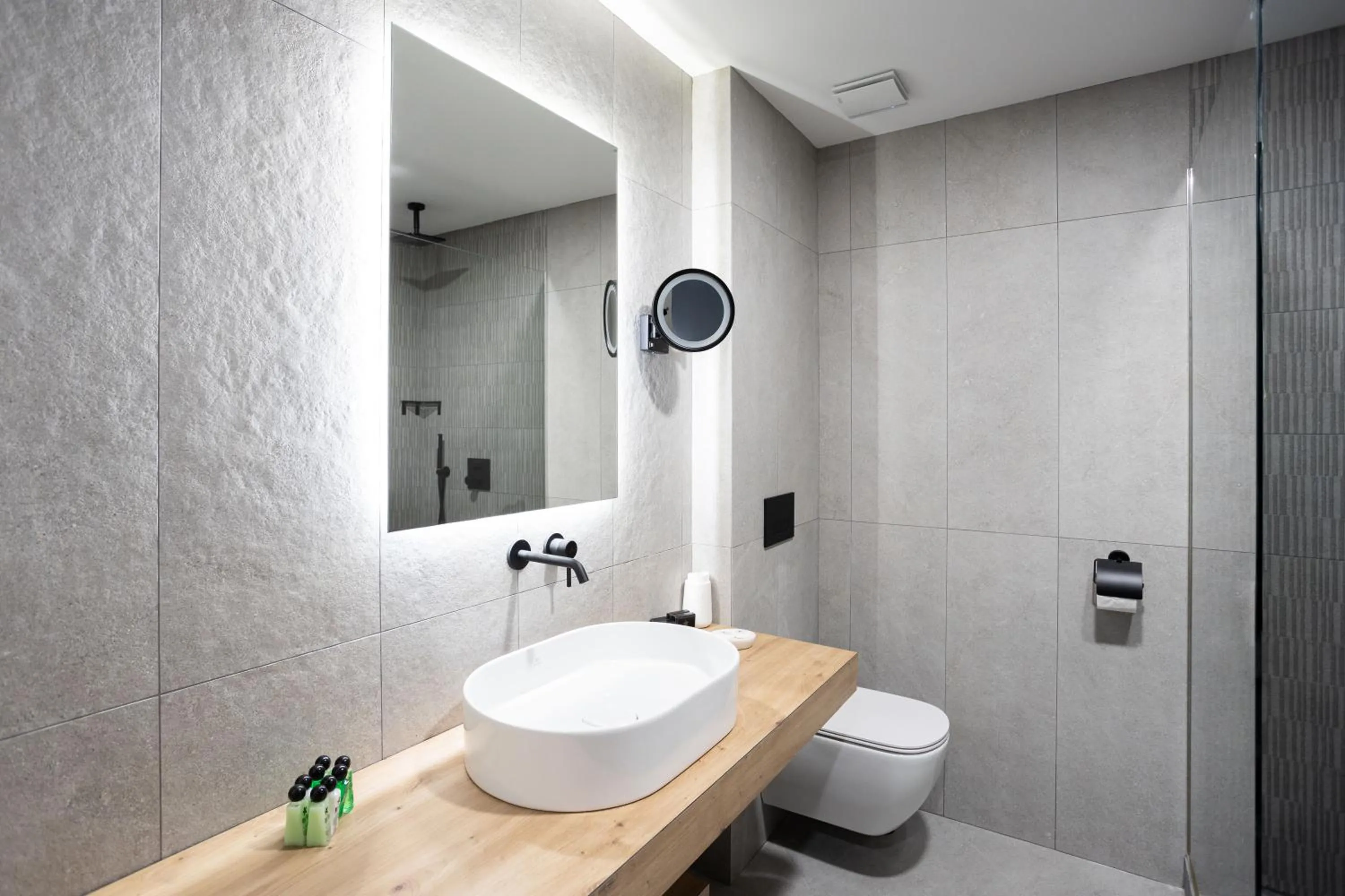 Shower in Blue Star Luxury Hotel