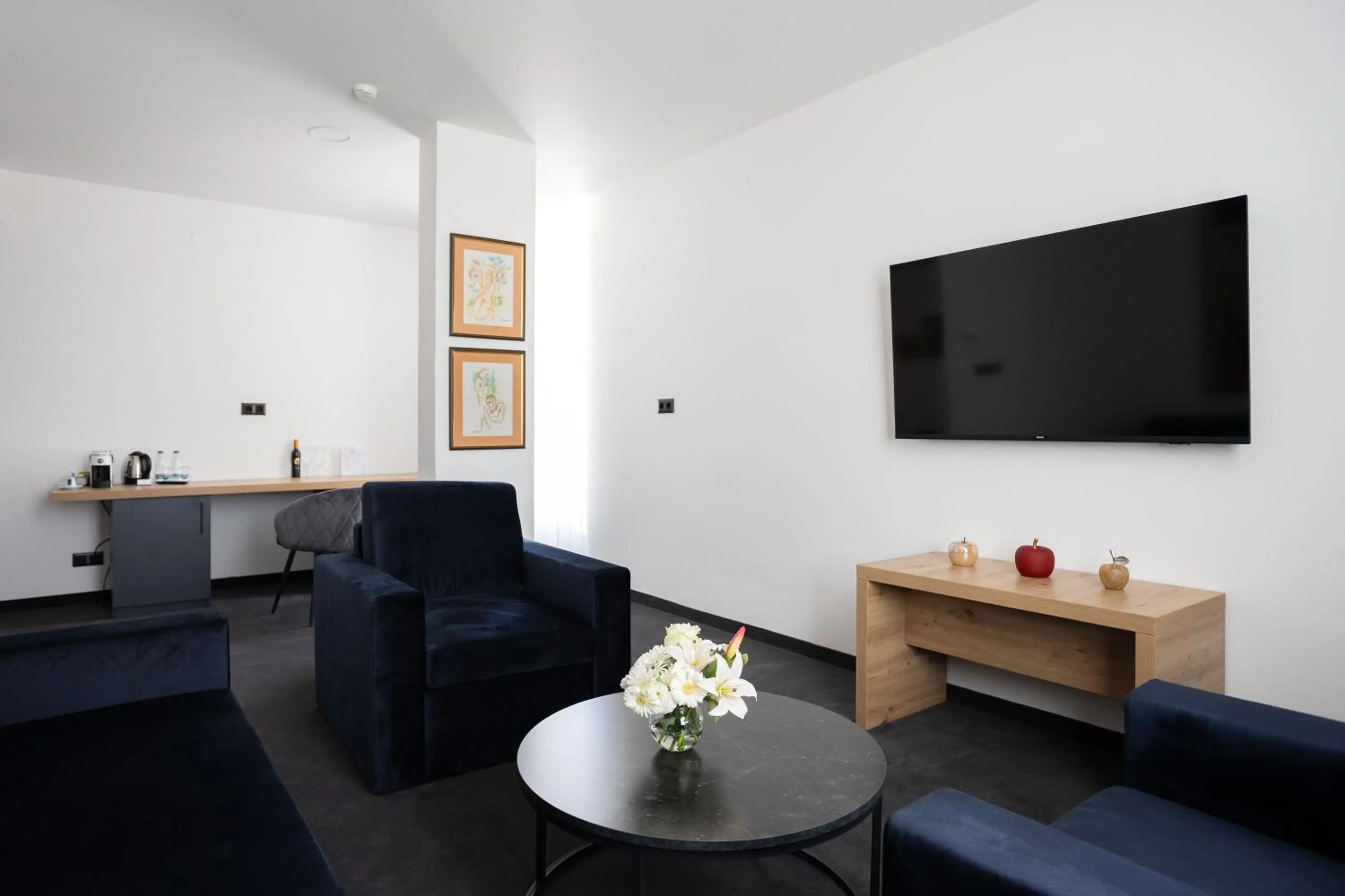 Photo of the whole room in Blue Star Luxury Hotel