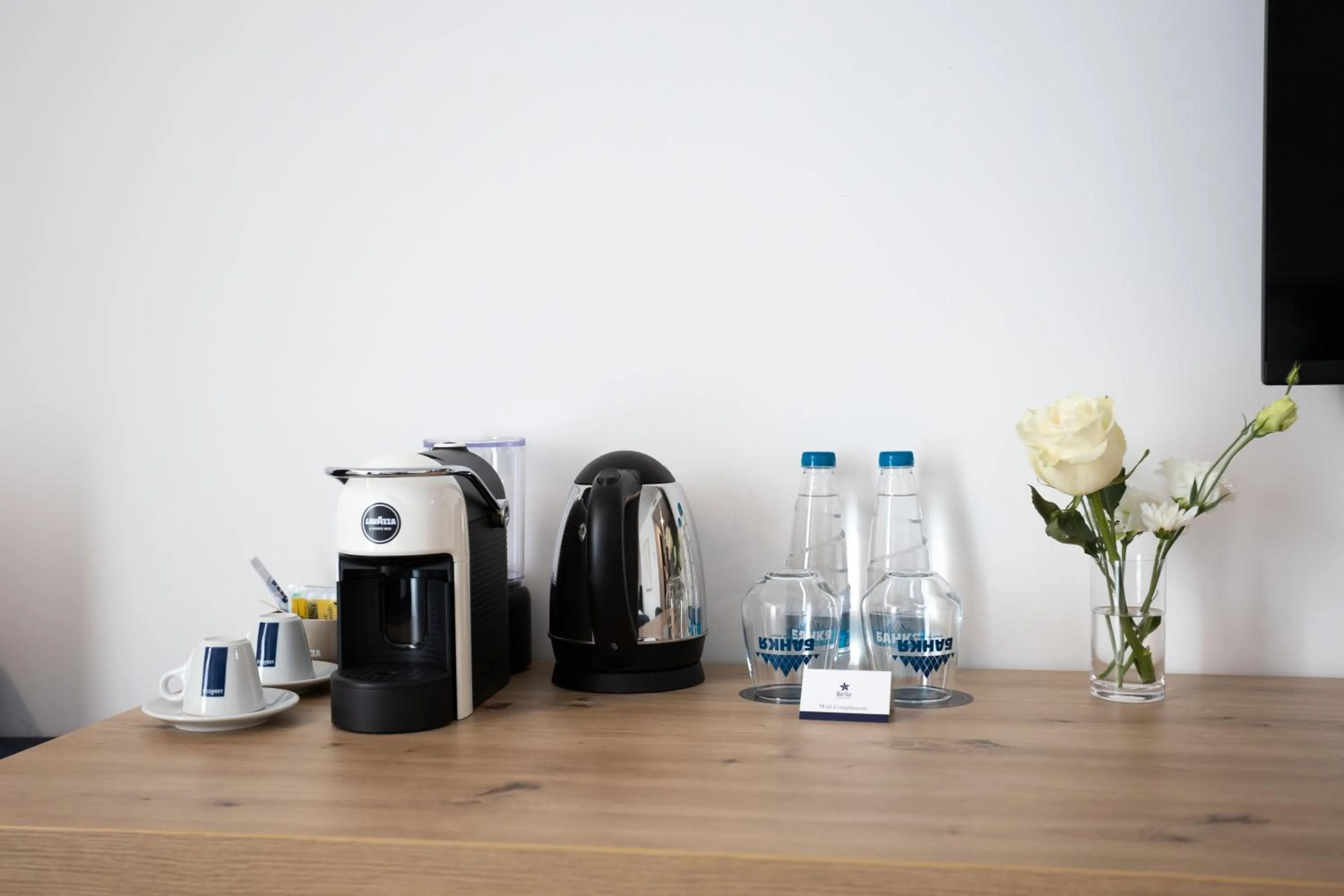 Coffee/tea facilities in Blue Star Luxury Hotel