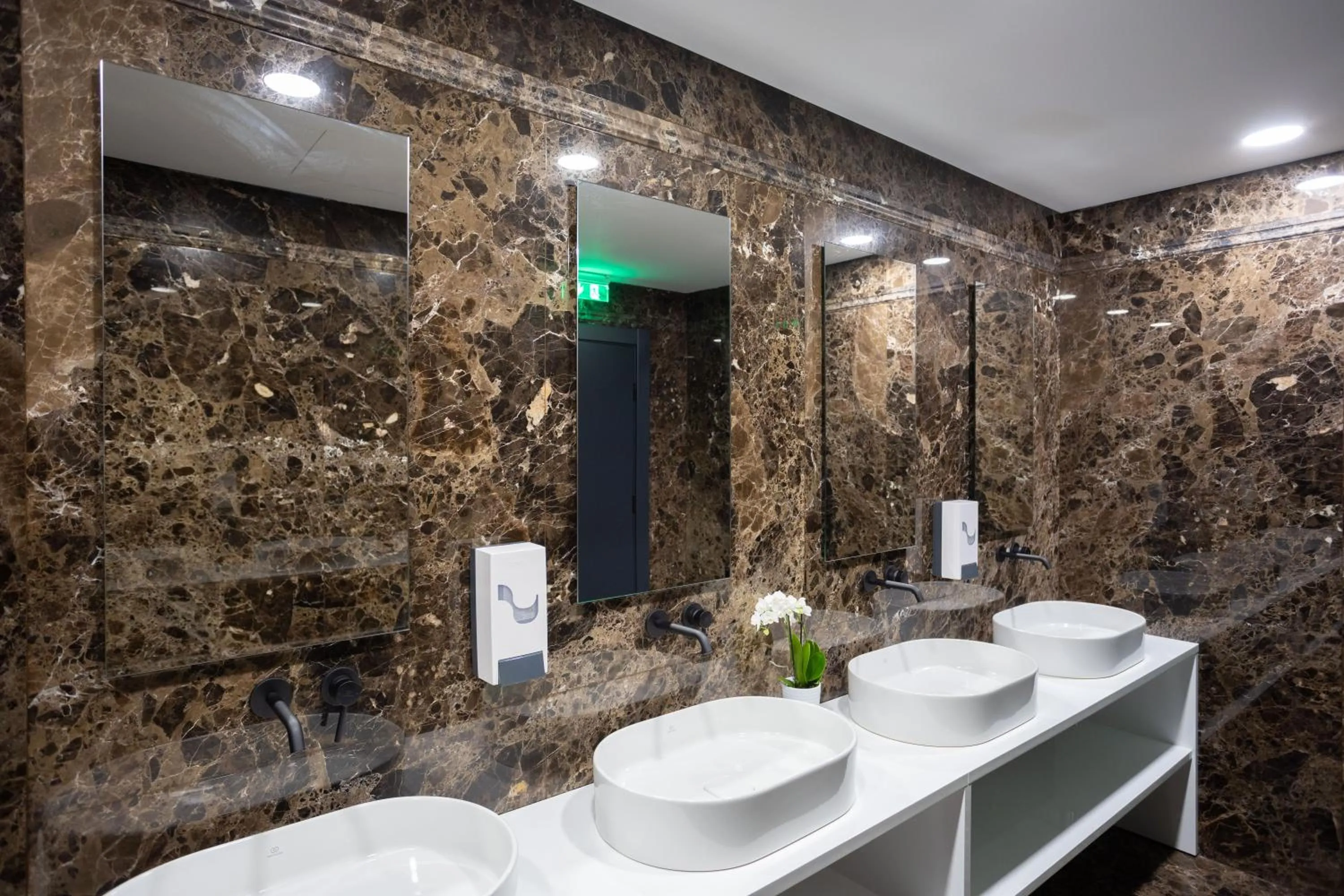 Toilet in Blue Star Luxury Hotel