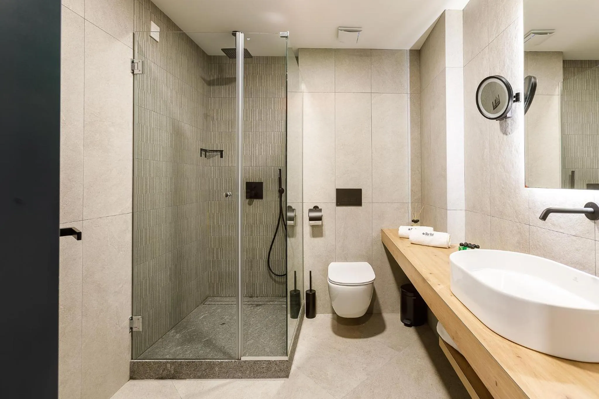 Shower in Blue Star Luxury Hotel