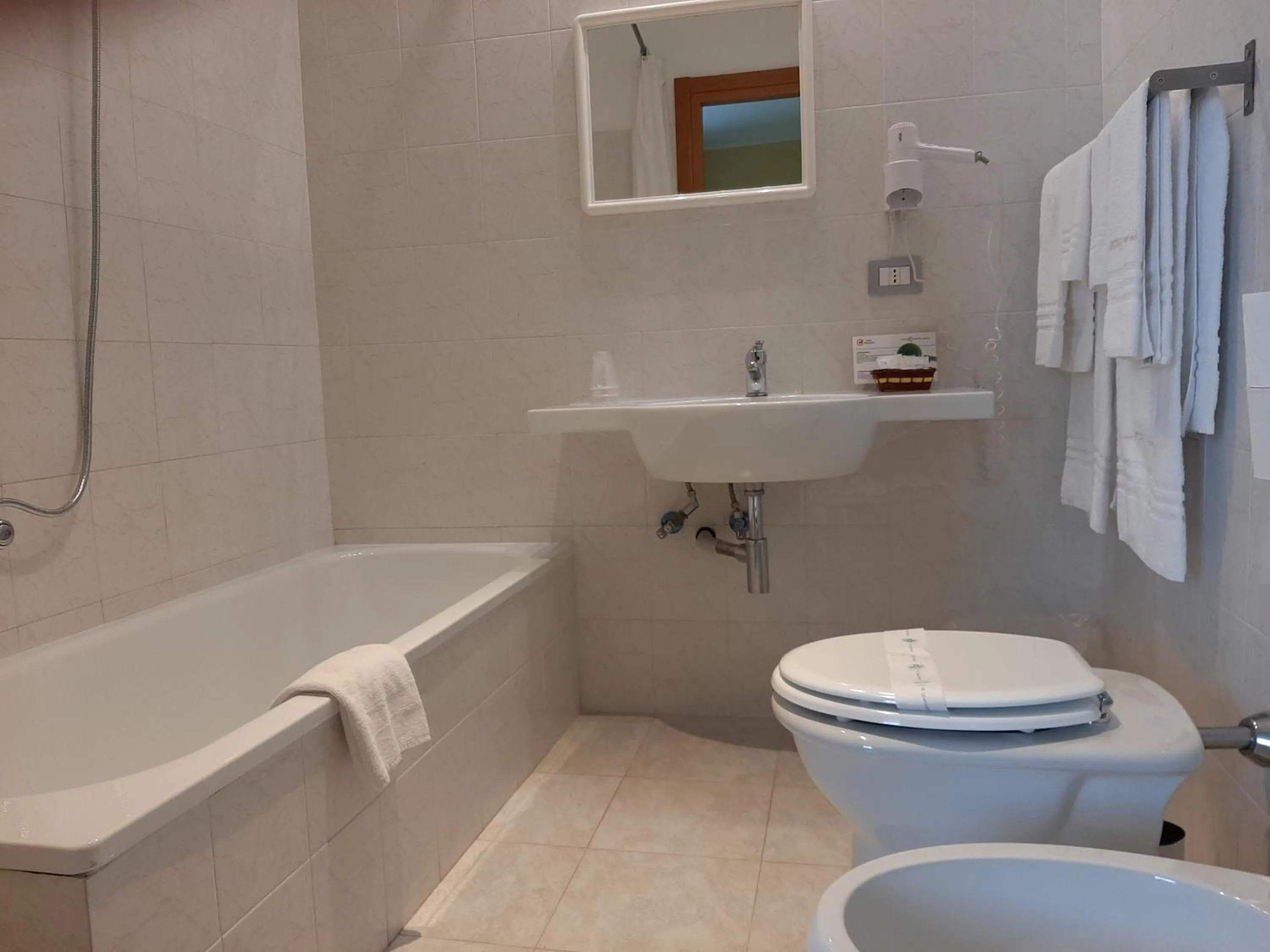 Bathroom in Albergo Conte Max