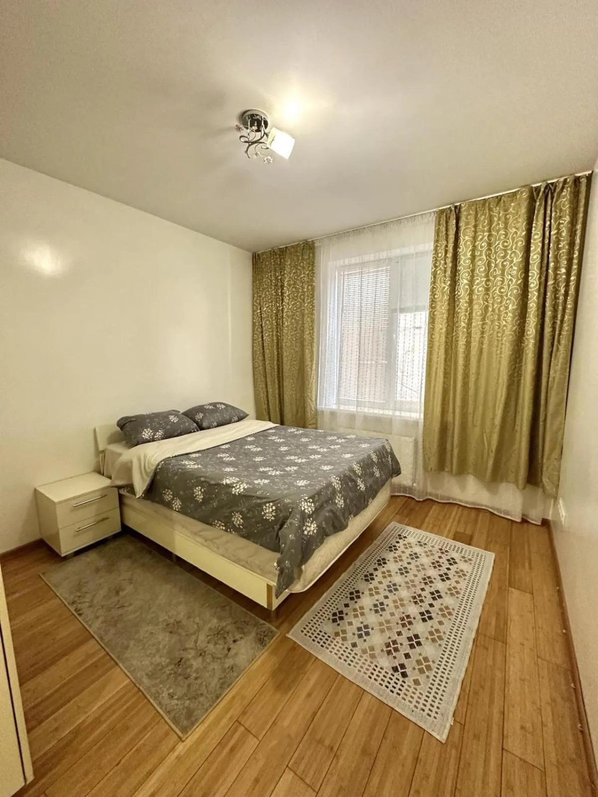 Bed in Main Street Apartments