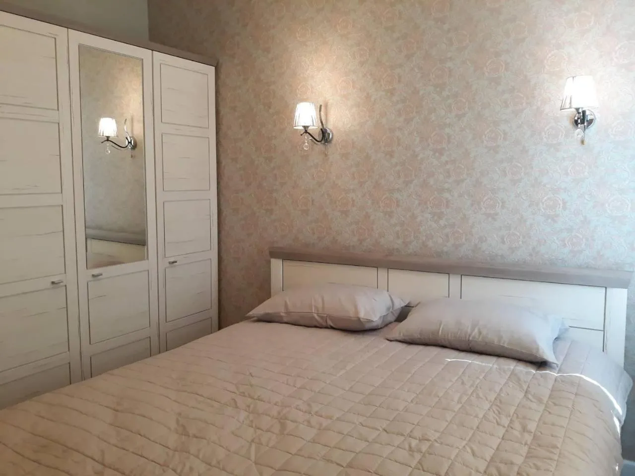 Bedroom, Bed in Main Street Apartments