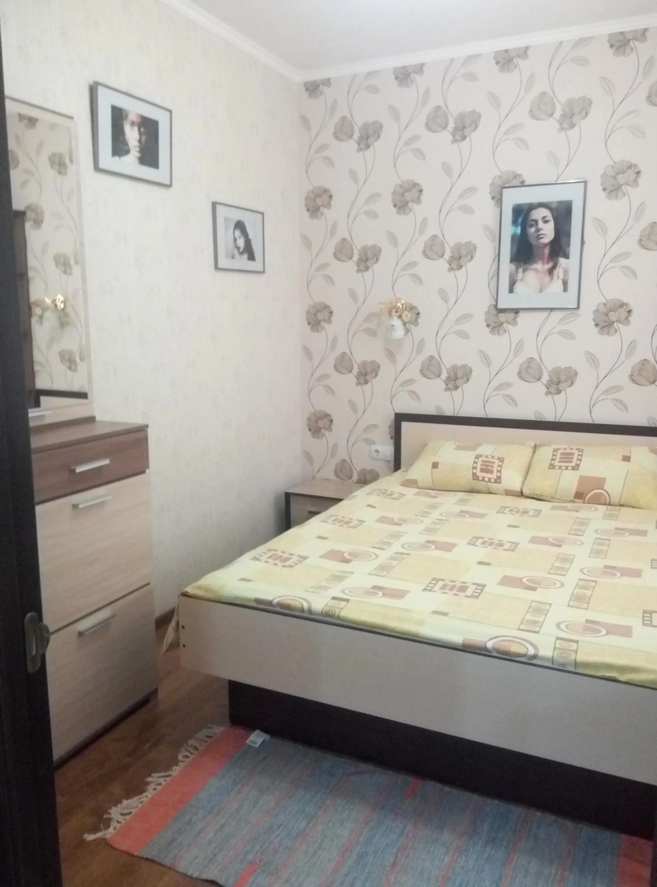 Bed in Main Street Apartments