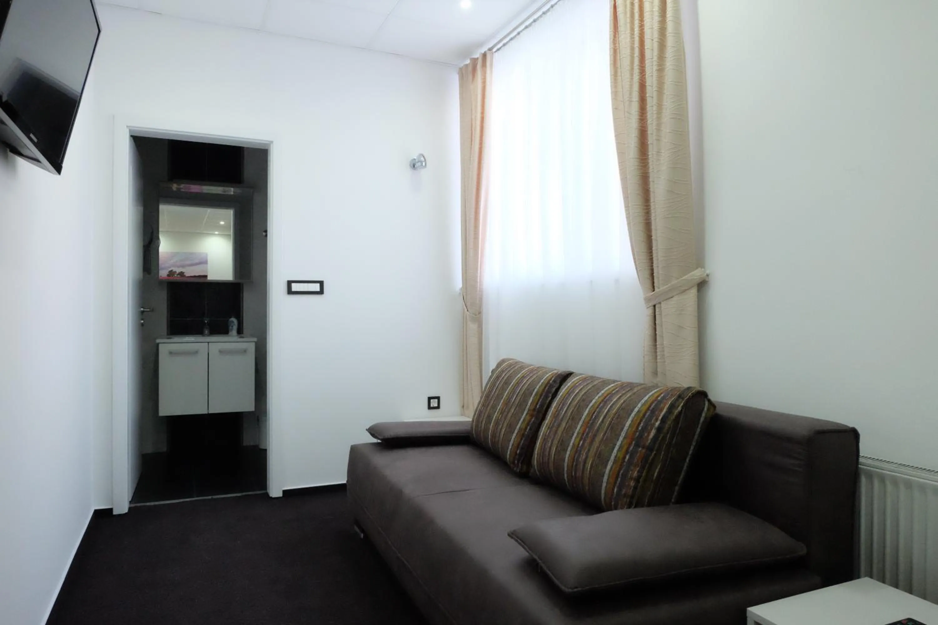 TV and multimedia in Luwiana Suites