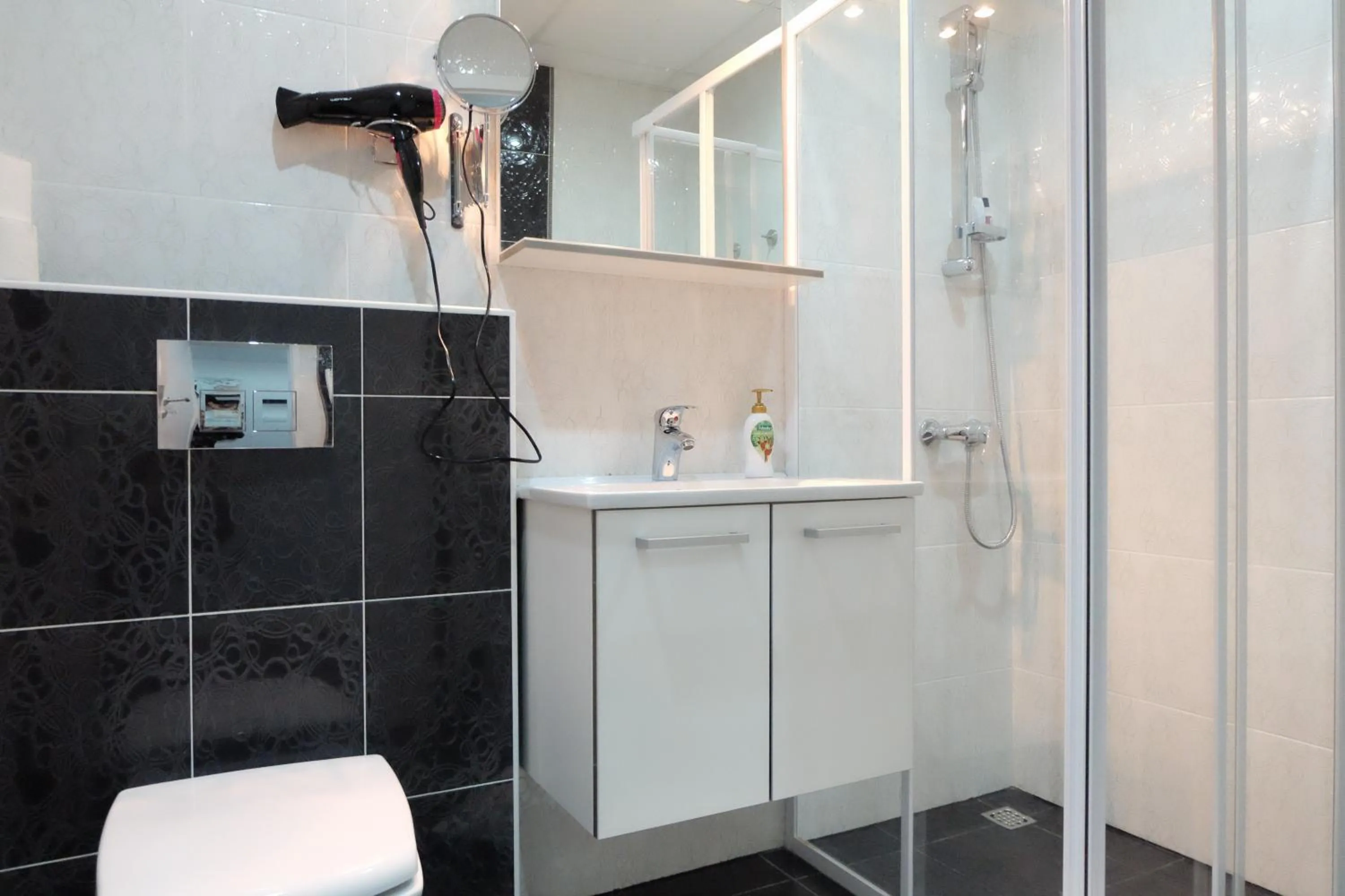 Shower in Luwiana Suites