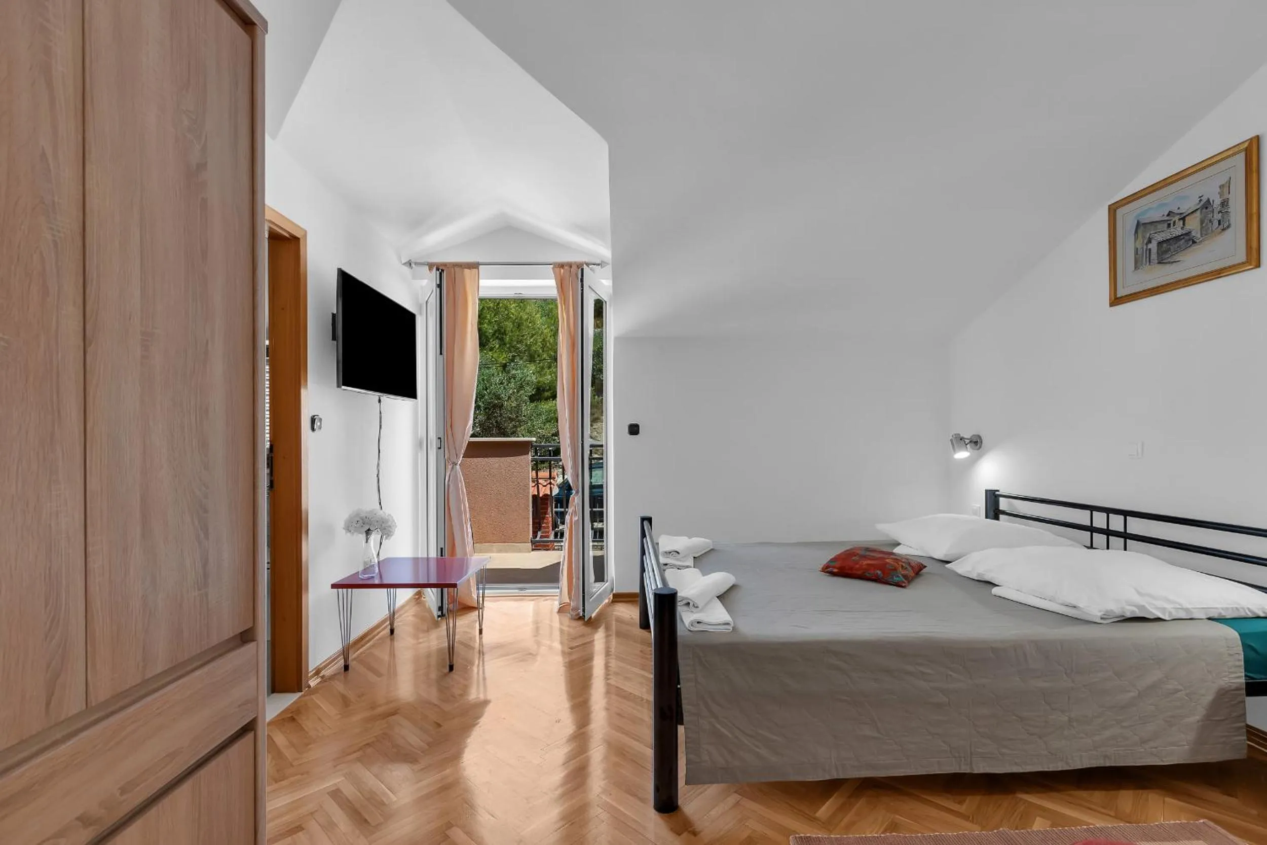 Triple Room with Garden View in Guest House Lazeta