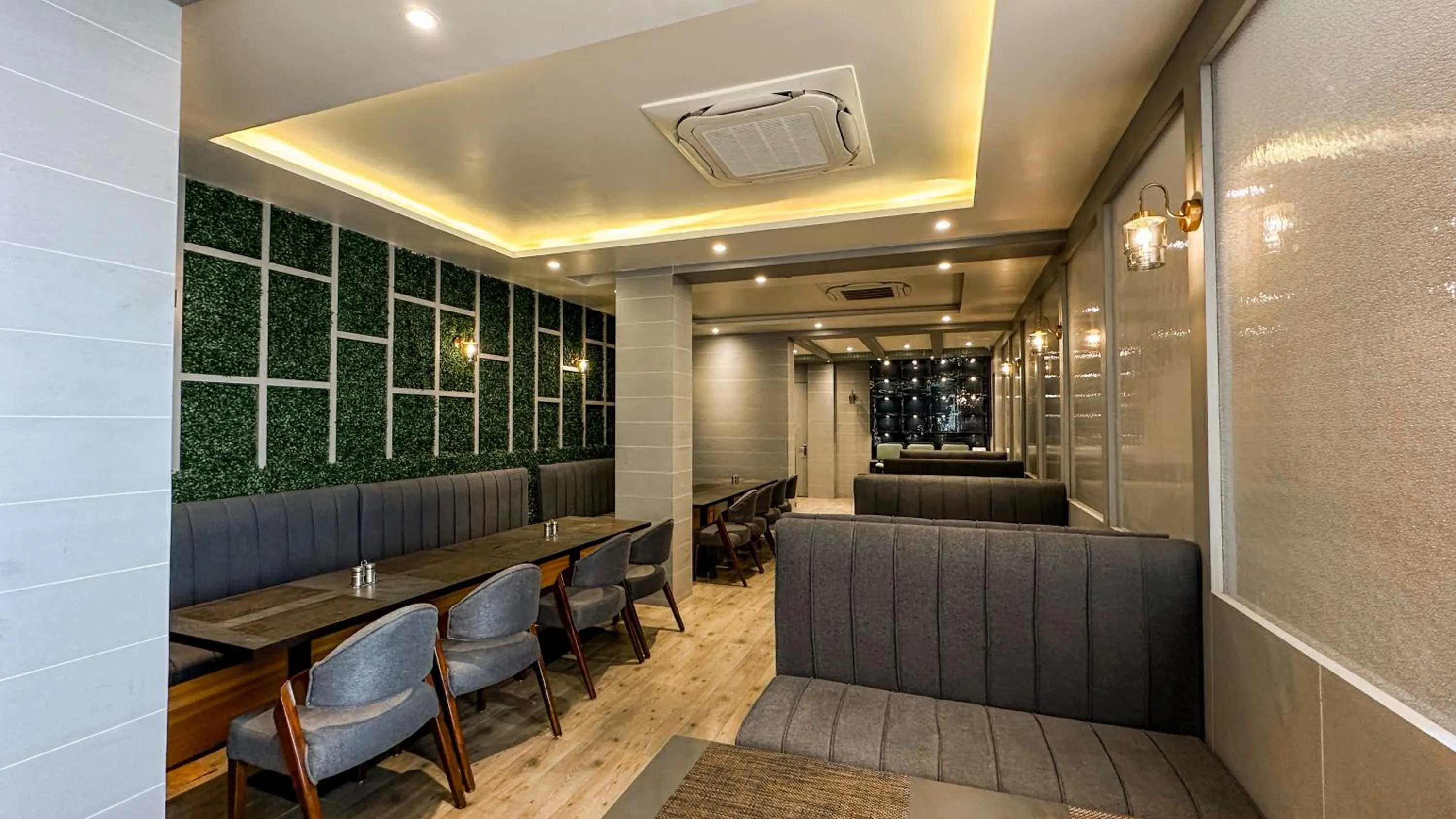 Restaurant/places to eat in Orbit Regency