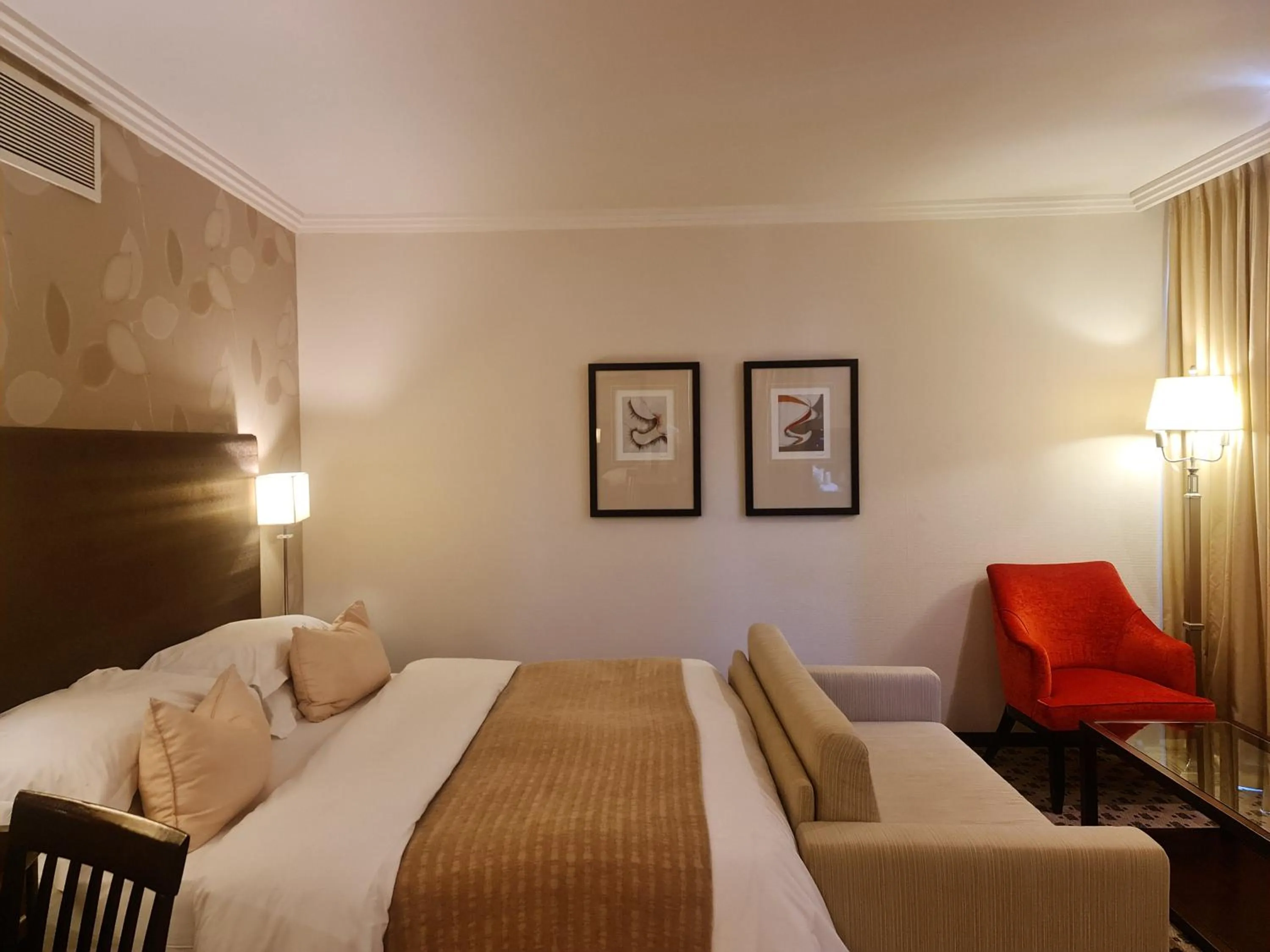 Bedroom, Bed in Phakalane Golf Estate Hotel & Convention Centre