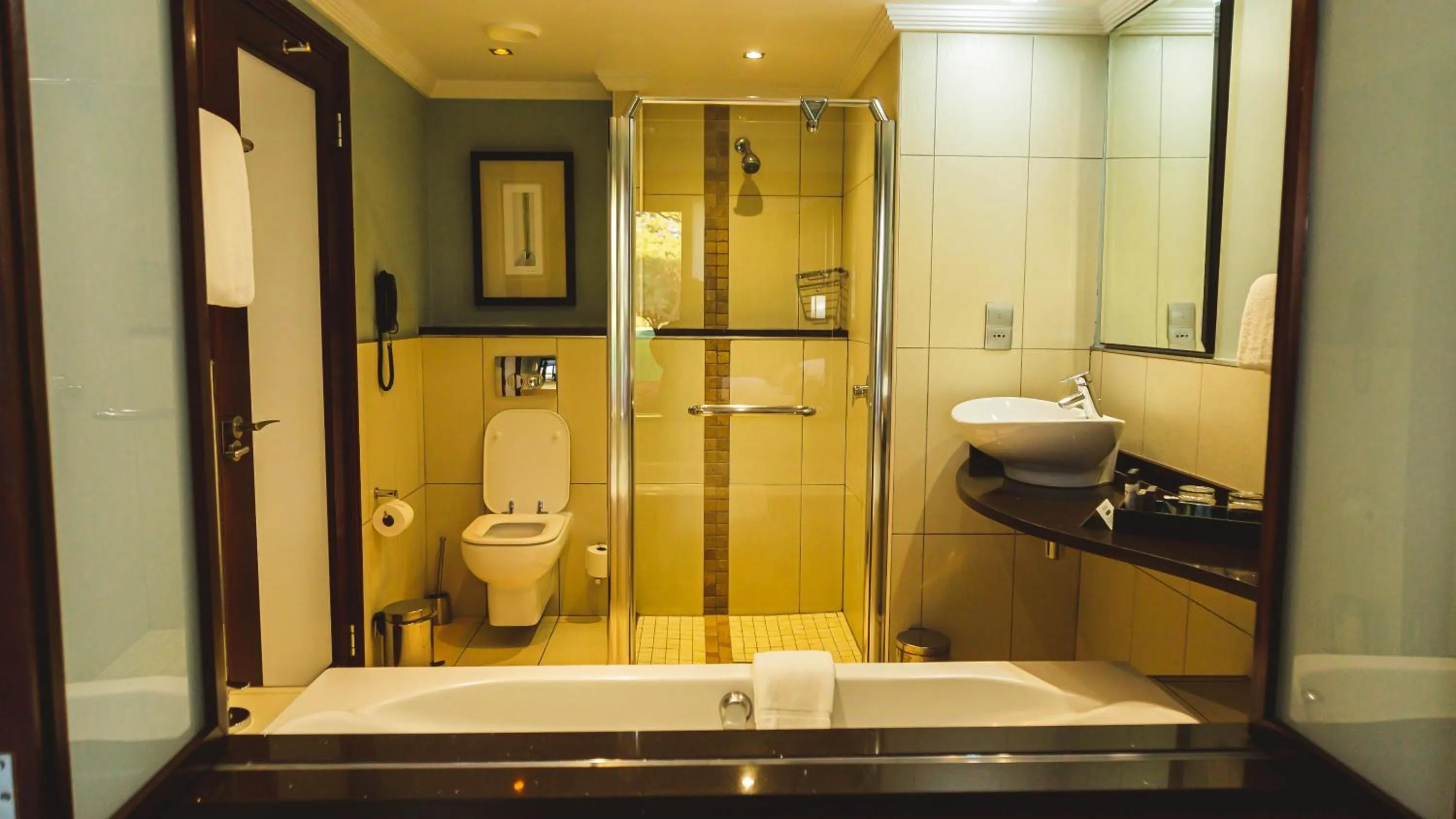 Shower in Phakalane Golf Estate Hotel & Convention Centre