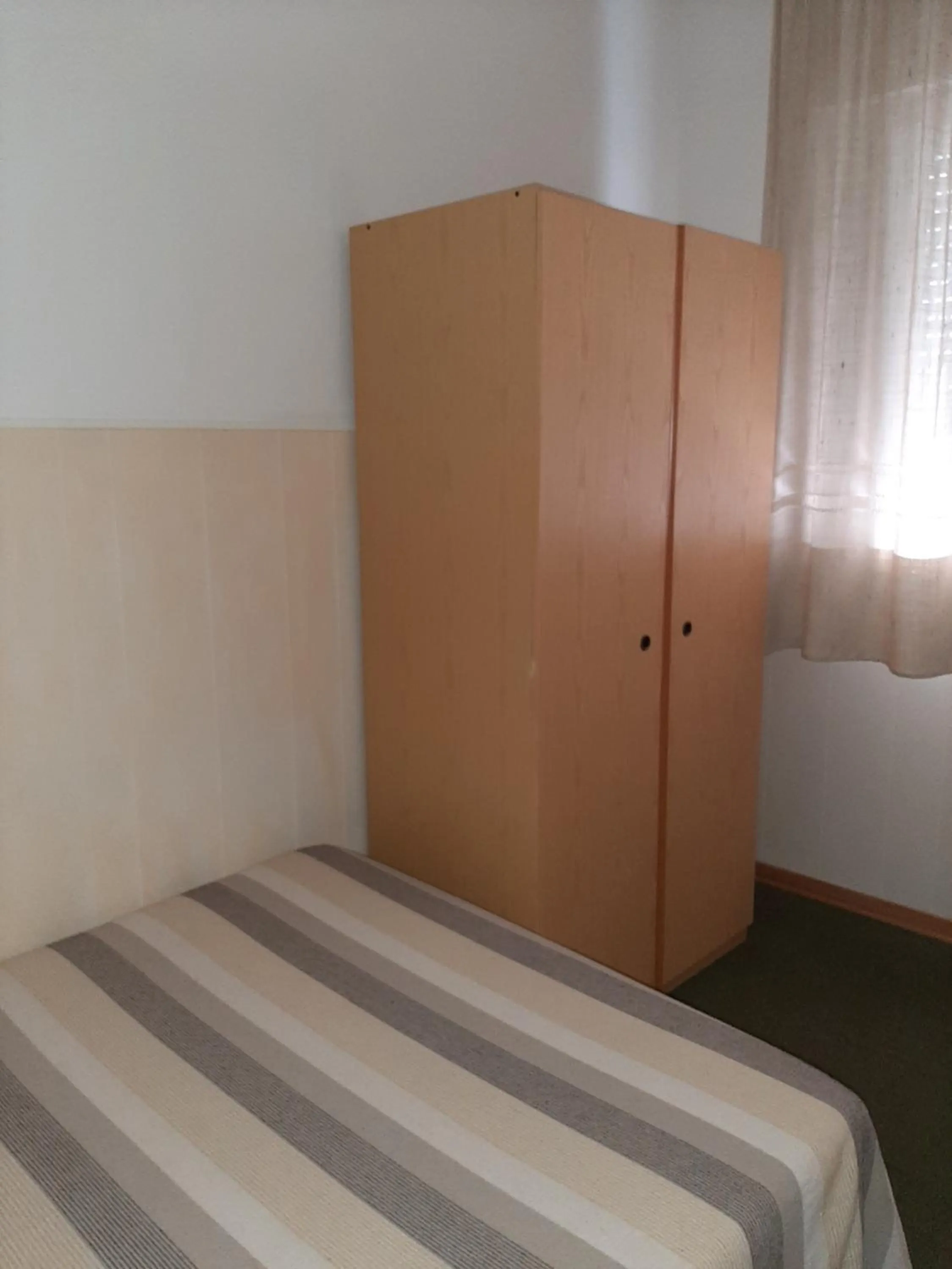 wardrobe, Bed in Hotel Cucciolo