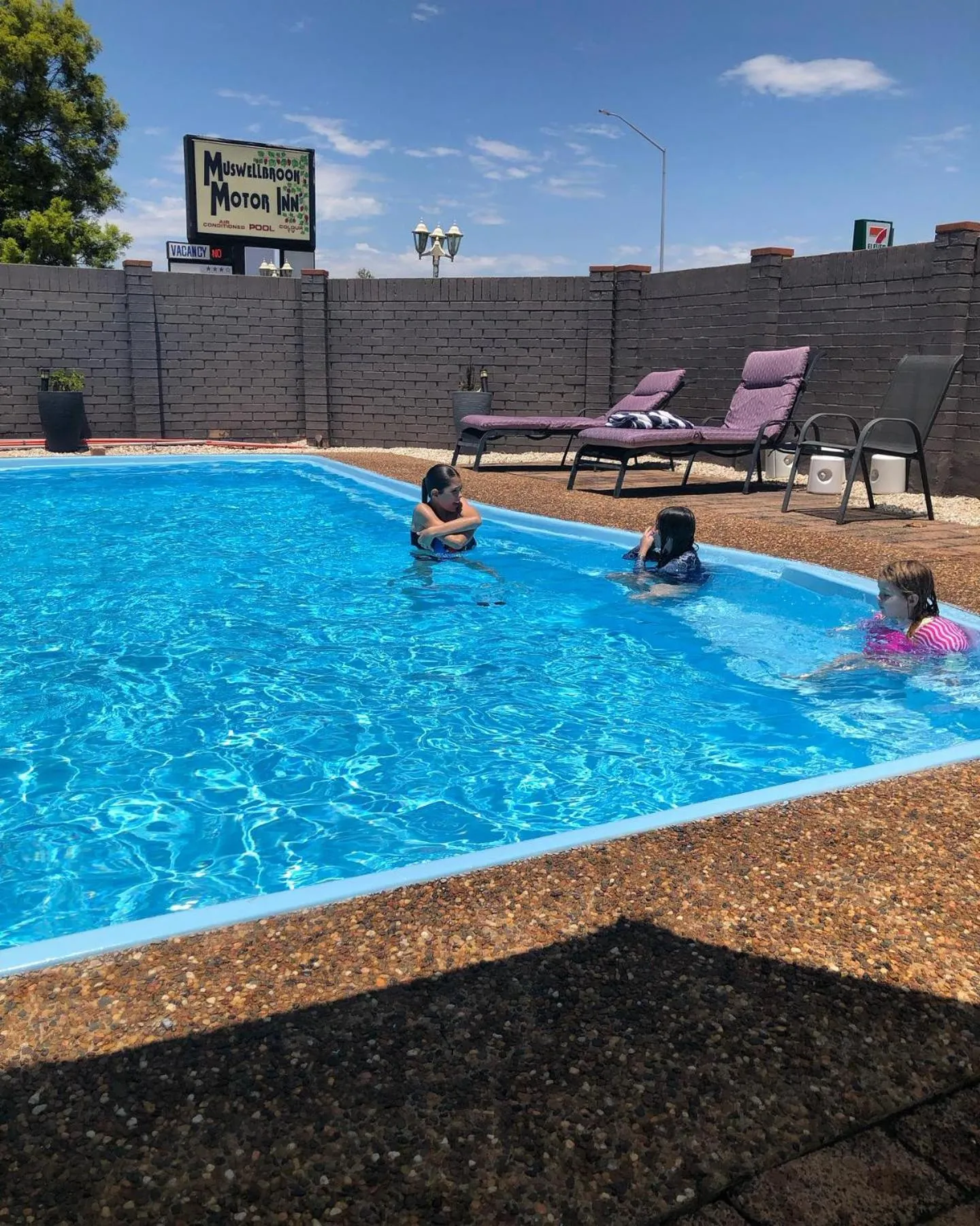 Swimming pool in Muswellbrook Motor Inn