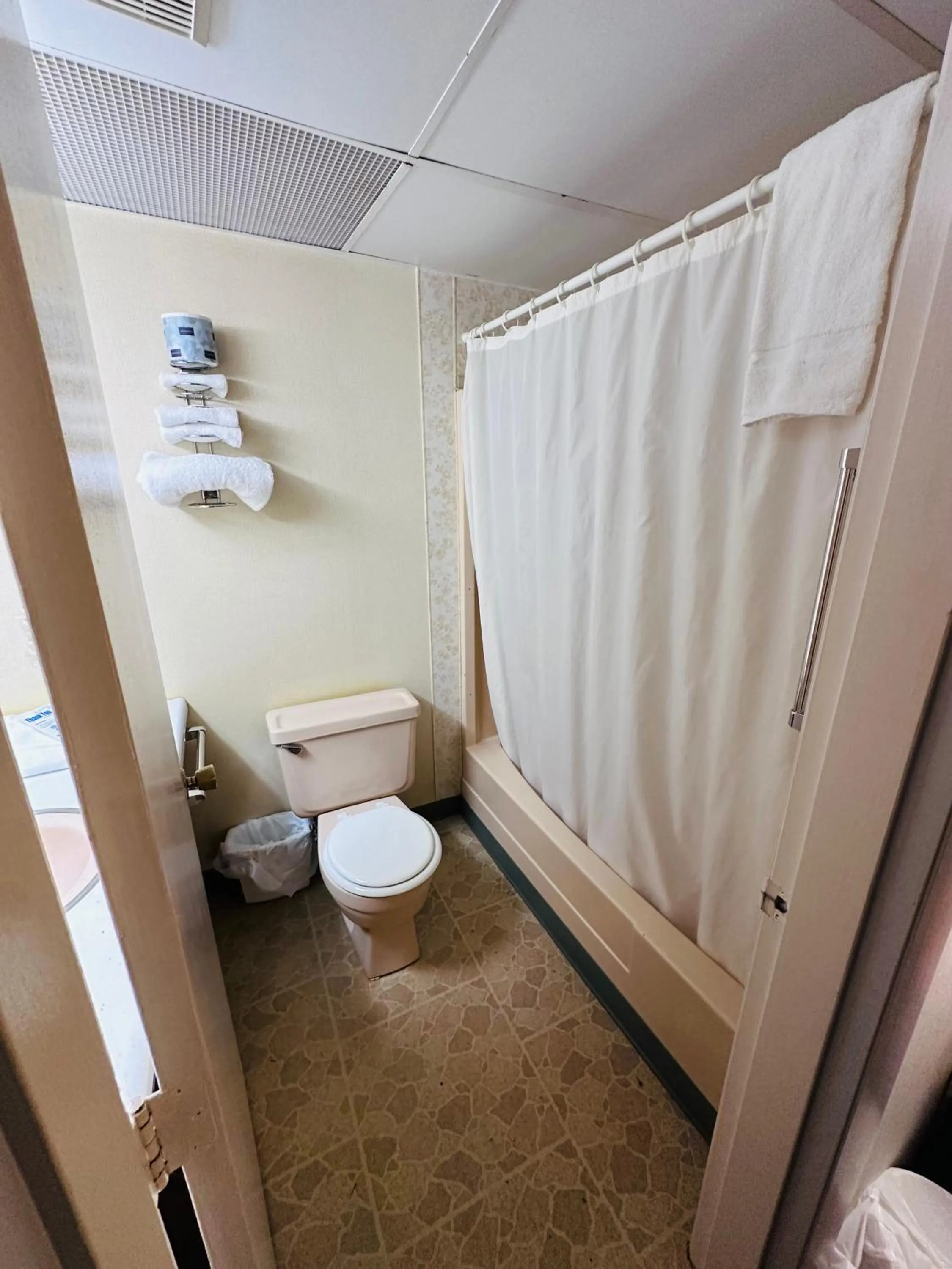 Bathroom in Pamola Motor Lodge