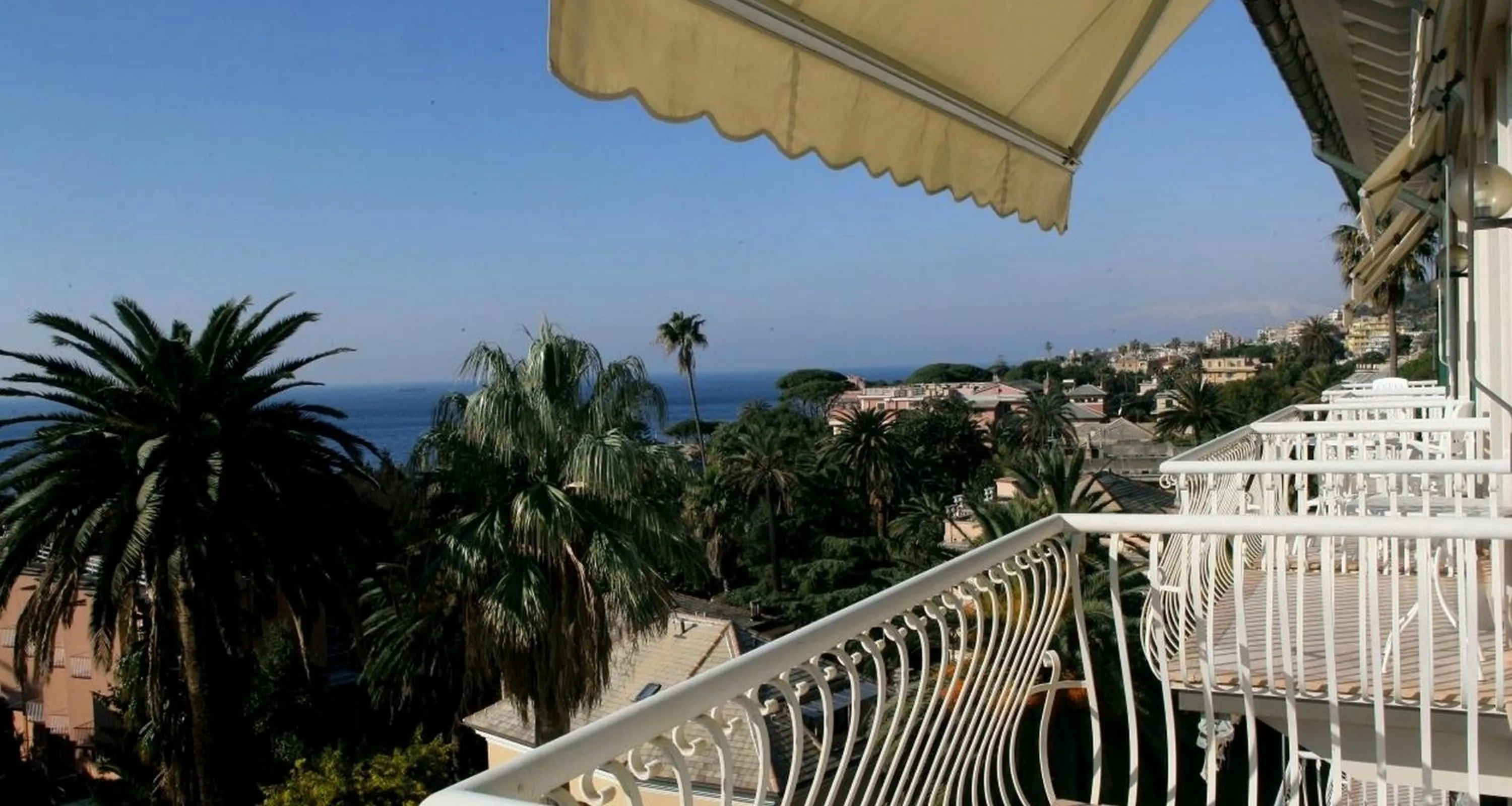 Sea view in Savoia Apartments