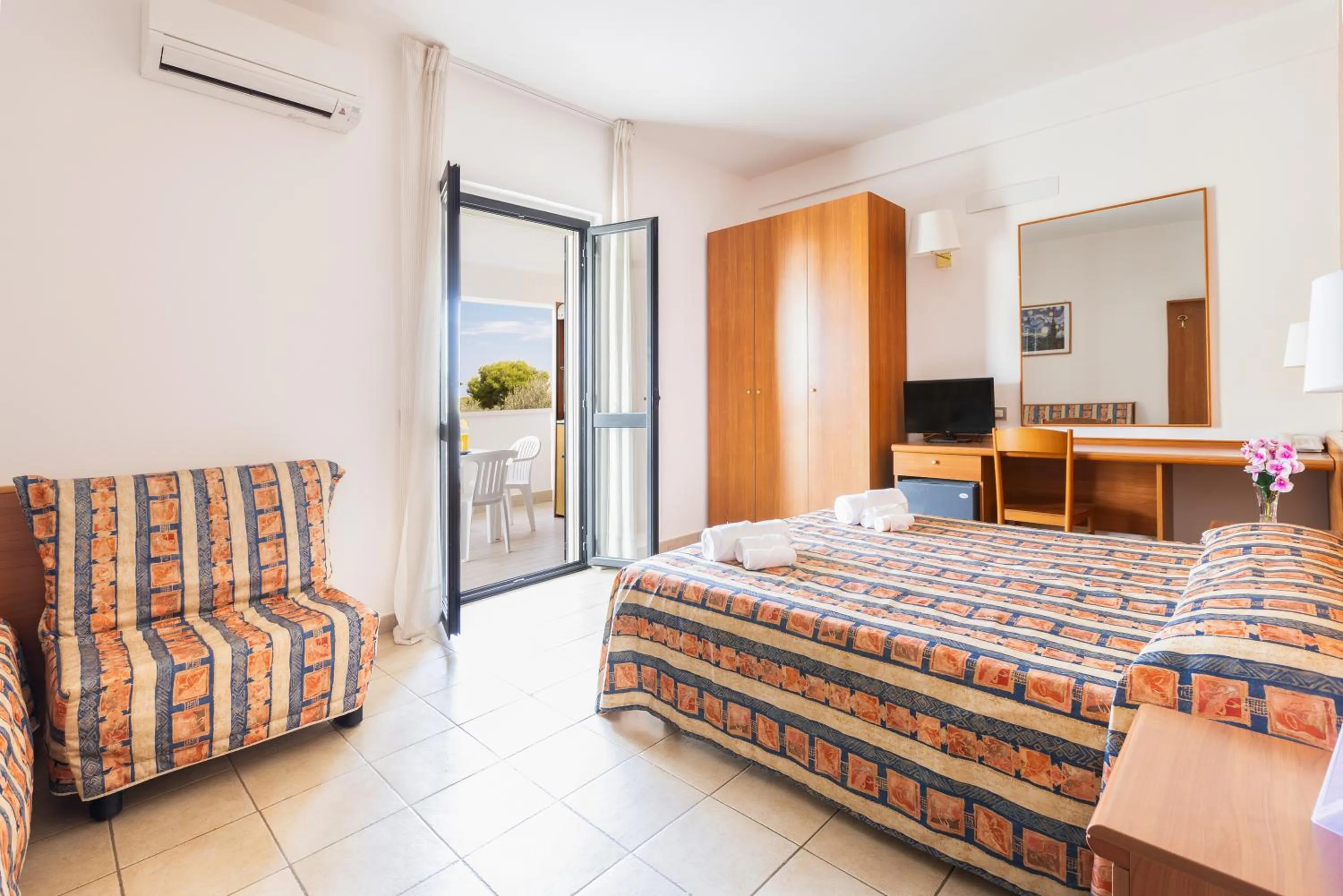 Bedroom, Bed in Hotel Palme Gemelle