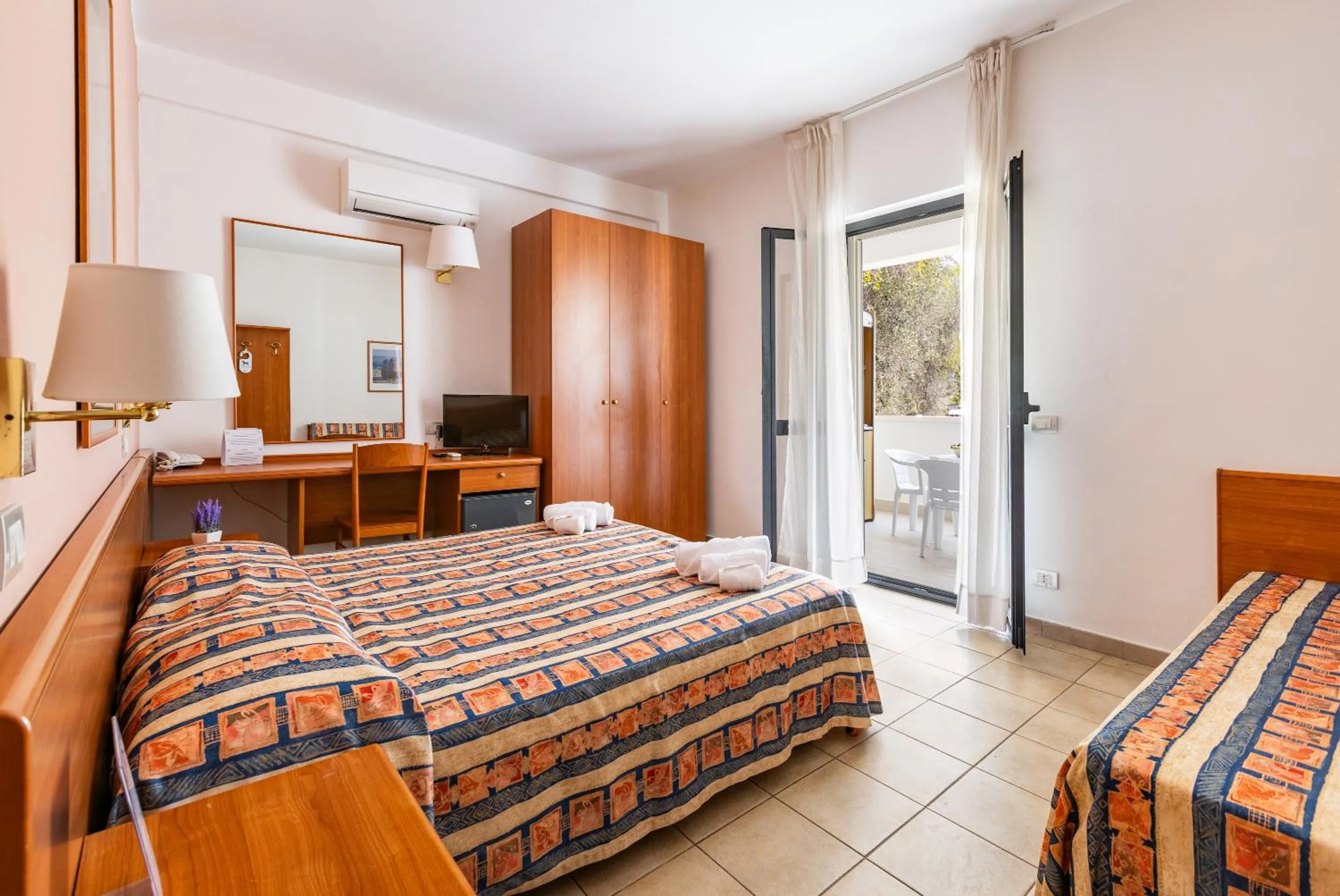 Bedroom, Bed in Hotel Palme Gemelle