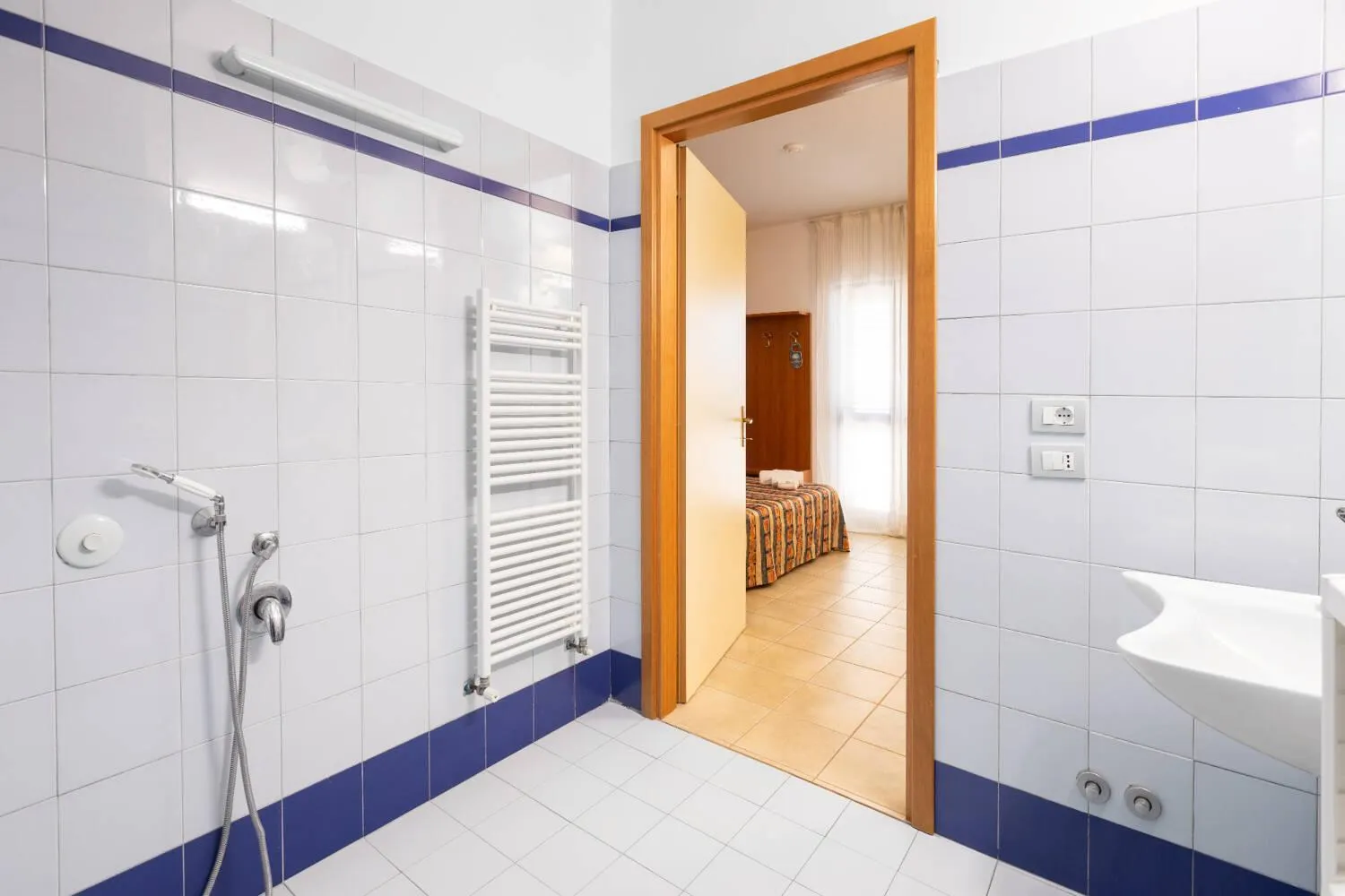 Facility for disabled guests, Bed in Hotel Palme Gemelle