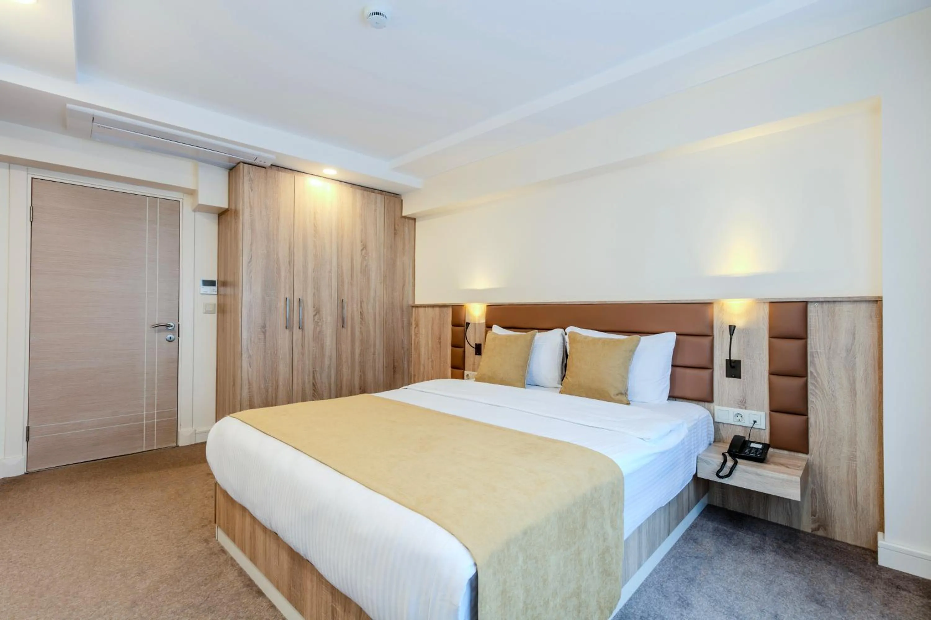 Bed in Roys Hotel & Suites