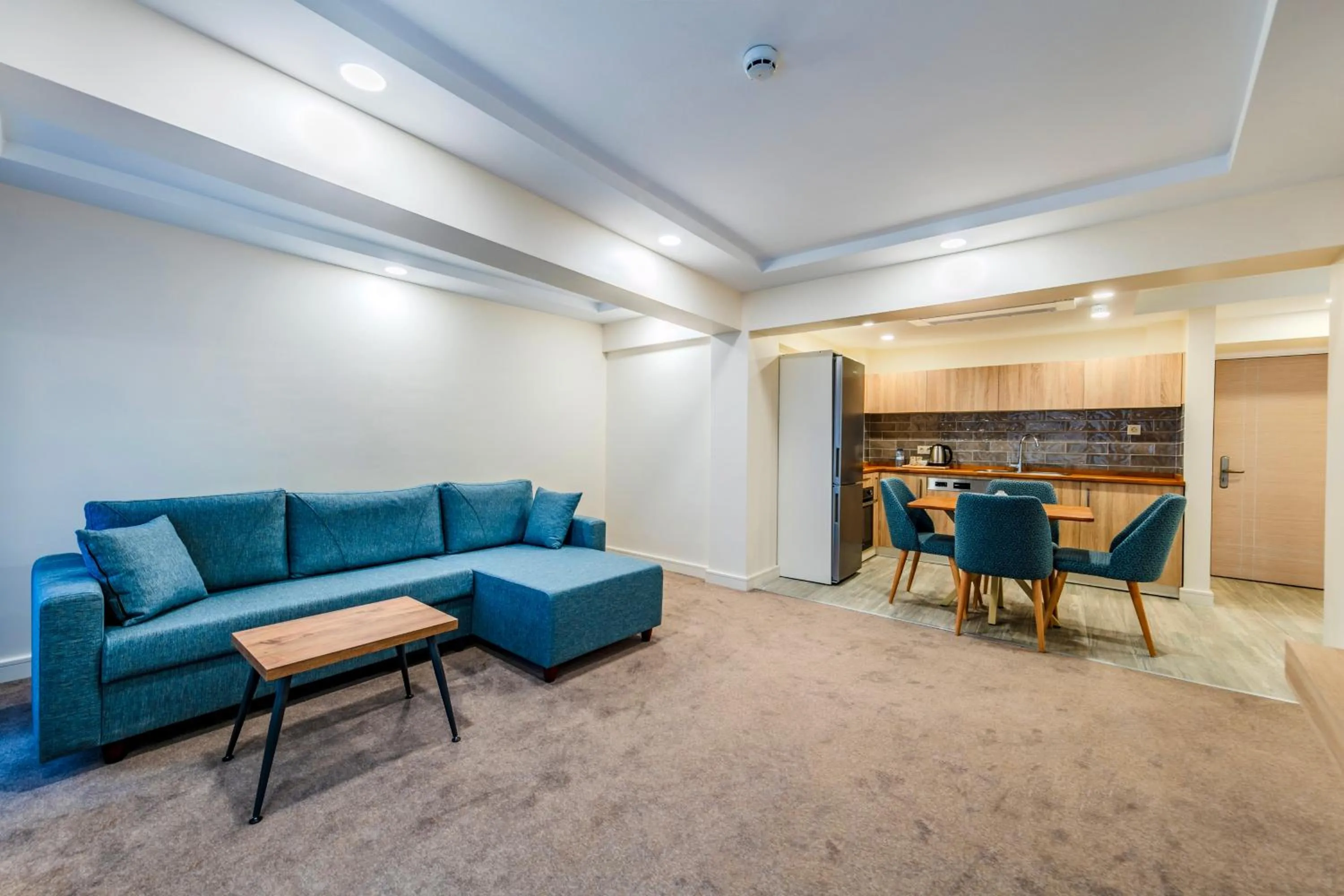 Kitchen or kitchenette in Roys Hotel & Suites