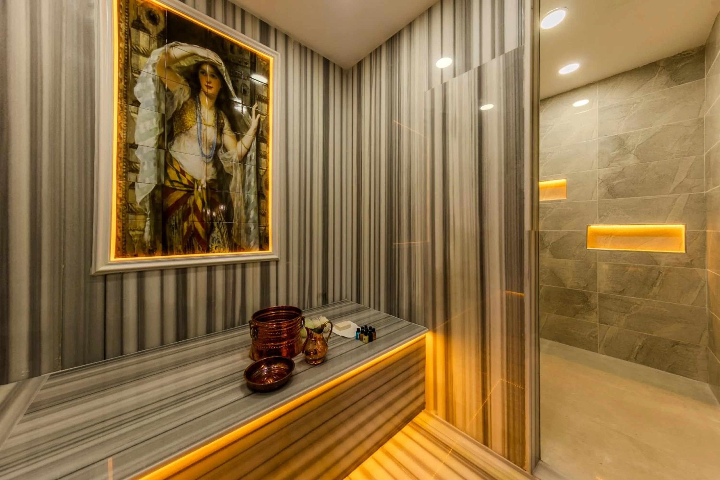 Steam room in Roys Hotel & Suites